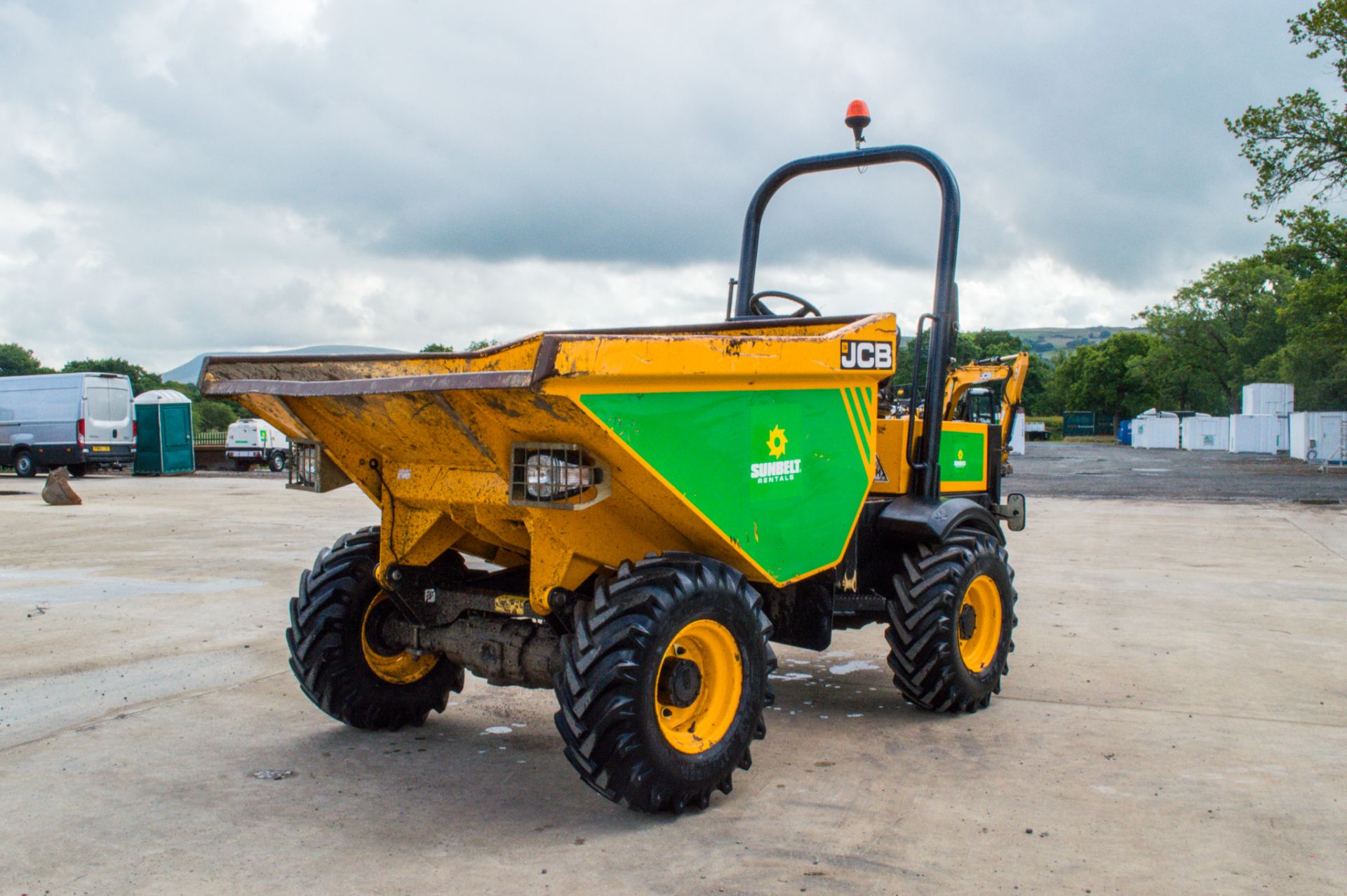 JCB 3 tonne straight skip dumper Year:2016 S/N:SLBDDDKJEGGRE0145  Recorded Hours: 836 A727015