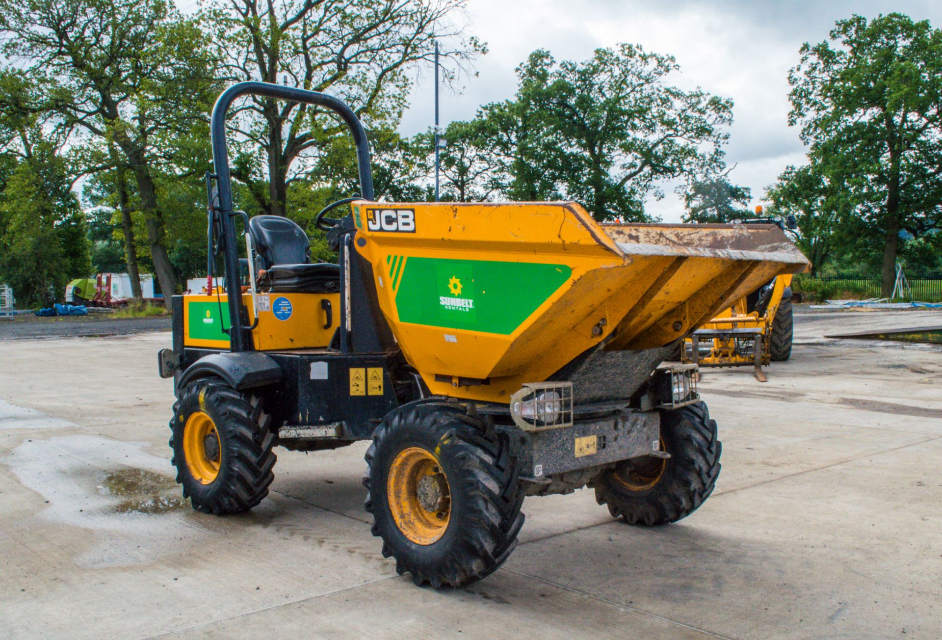 JCB 3 tonne swivel skip dumper Year:2016 S/N: RF9734 Recorded Hours: Not displayed ** Clock - Image 2 of 20