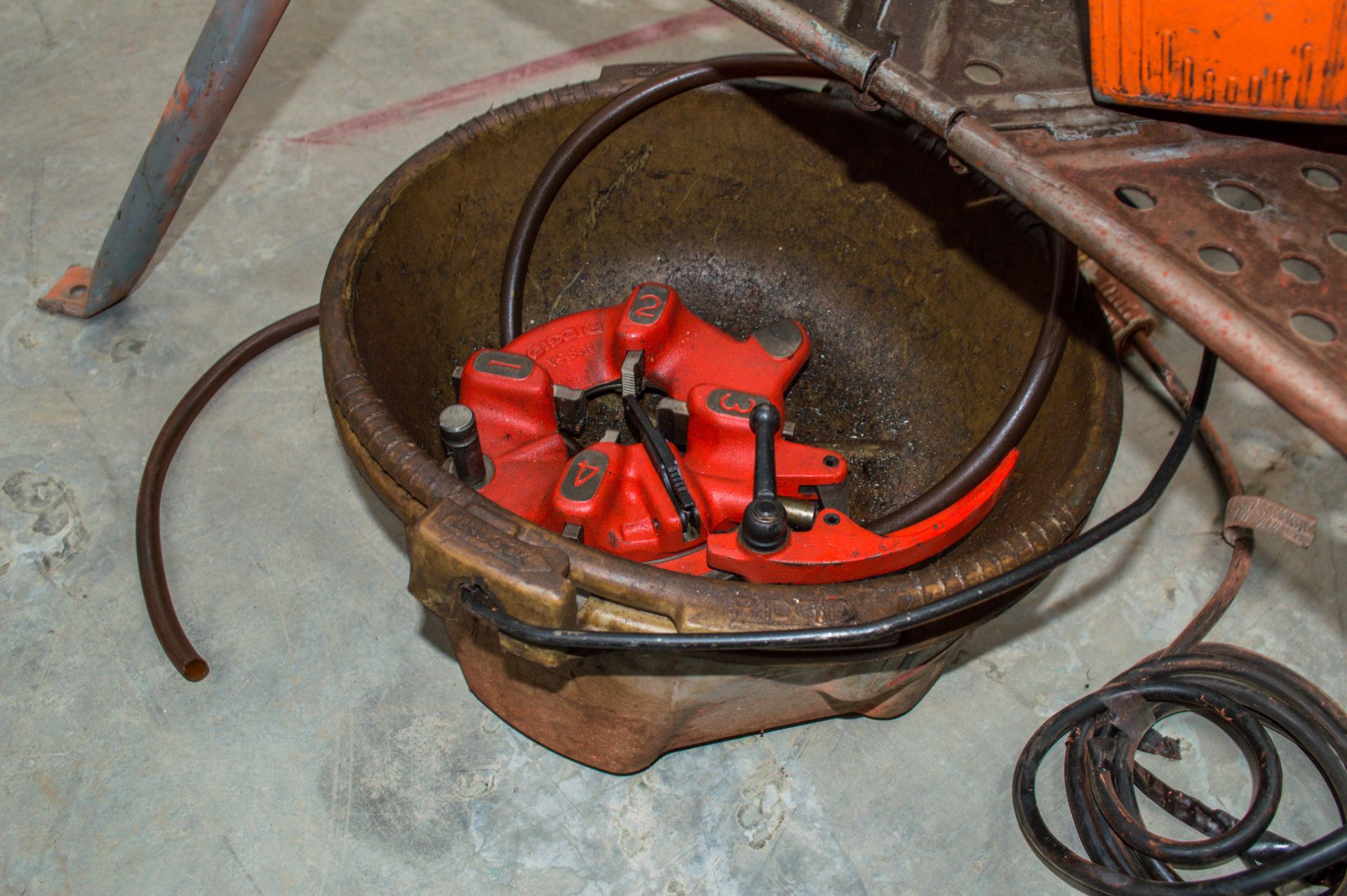 Ridgid 300 110 volt pipe threading machine c/w stand, oil bucket, threading head and foot pedal - Image 3 of 3