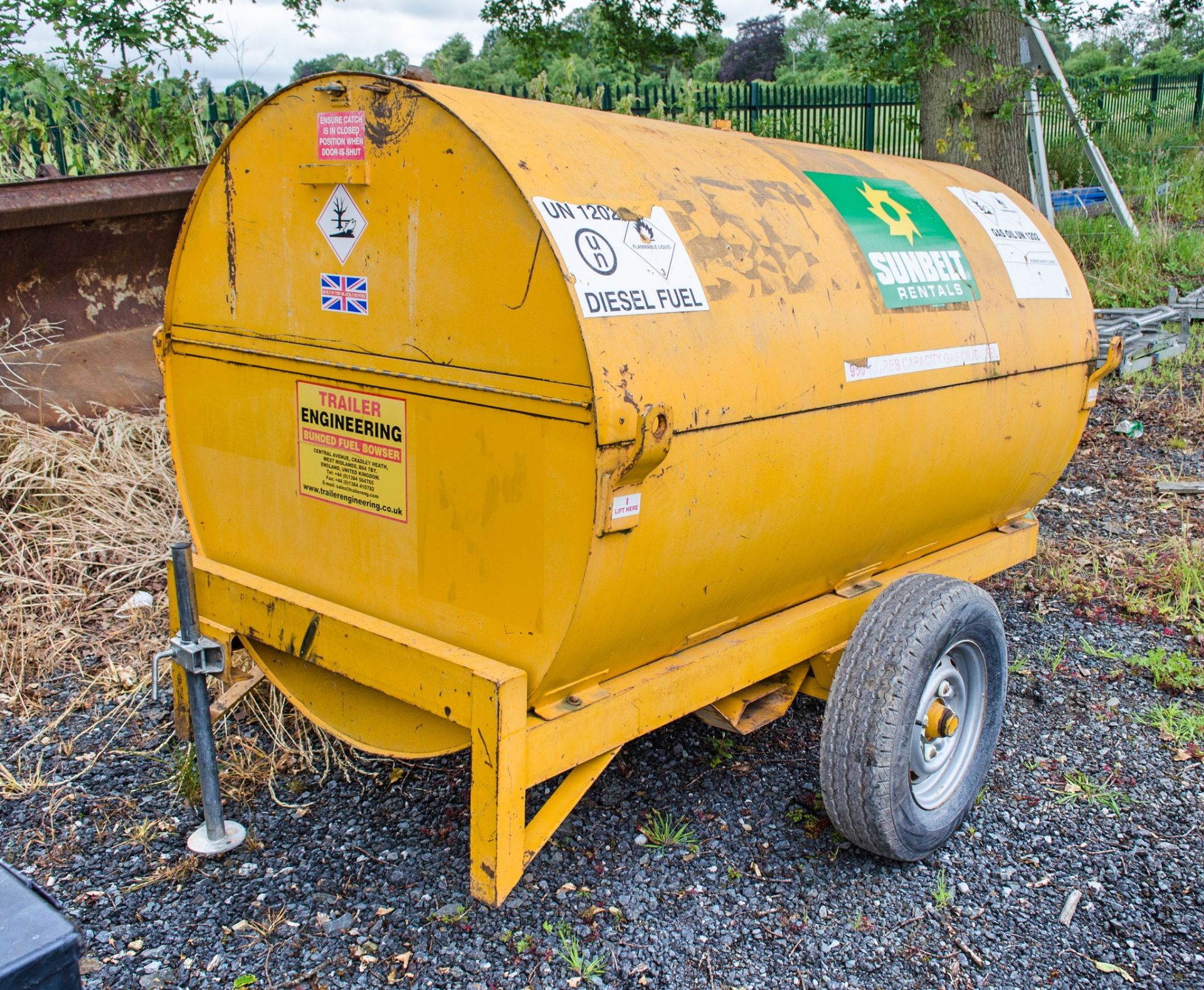 Trailer Engineering 950 litre site tow bunded fuel bowser c/w manual pump, delivery hose & nozzle - Image 2 of 4