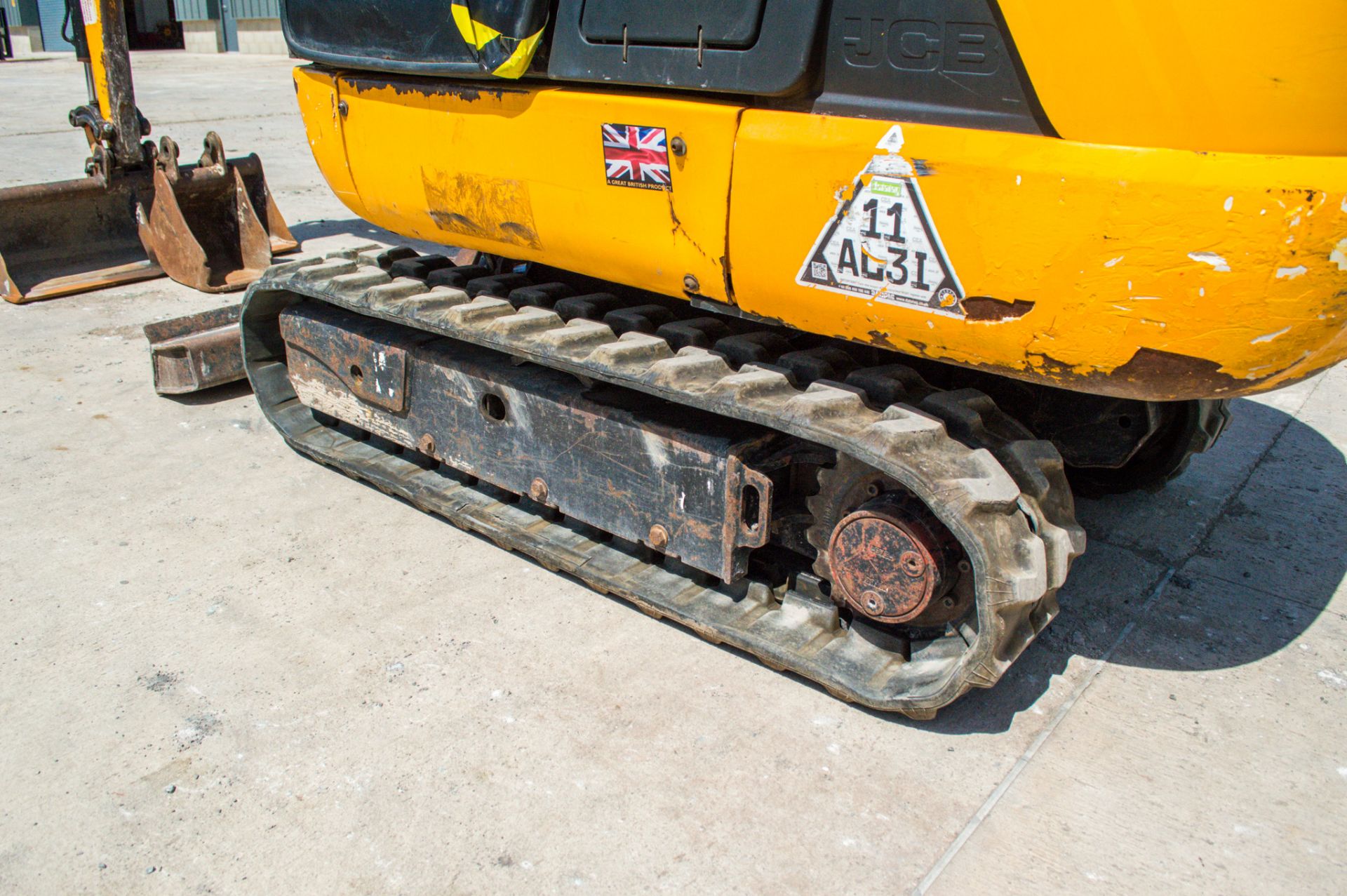 JCB 8016 CTS  1.6 tonne rubber tracked mini excavator Year: 2015 S/N: 2071735 Recorded Hours: 2088 - Image 9 of 21