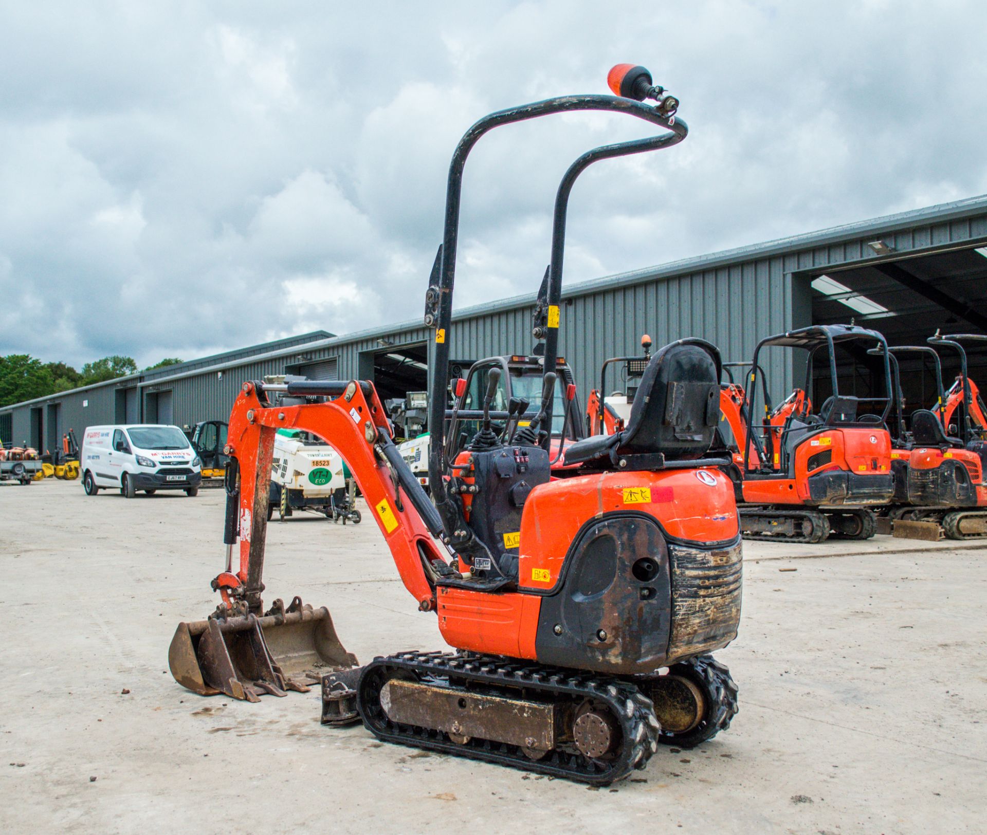 Kubota K008-3 0.8 tonne rubber tracked micro excavator Year: 2018 S/N: 30713 Recorded Hours: 1319 - Image 4 of 20
