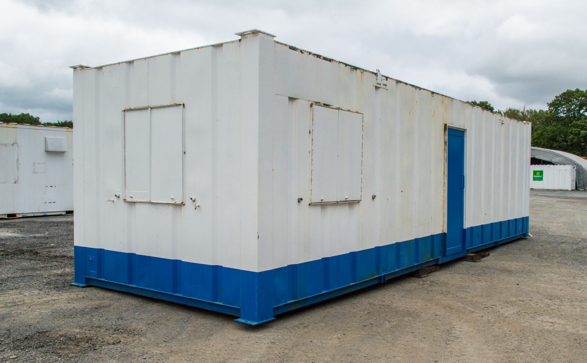 32ft x 10ft steel anti office site unit ** No keys but the doors are unlocked ** GT30212