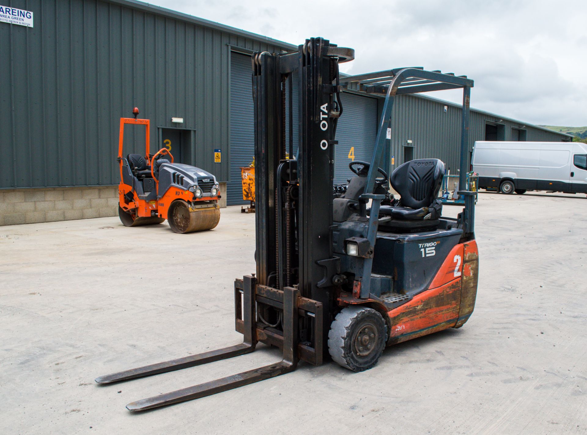 Toyota 8FBET 15 1.5 tonne electric fork lift truck  Year: 2015 S/N: 16539 Recorded Hours: 8545 ** No