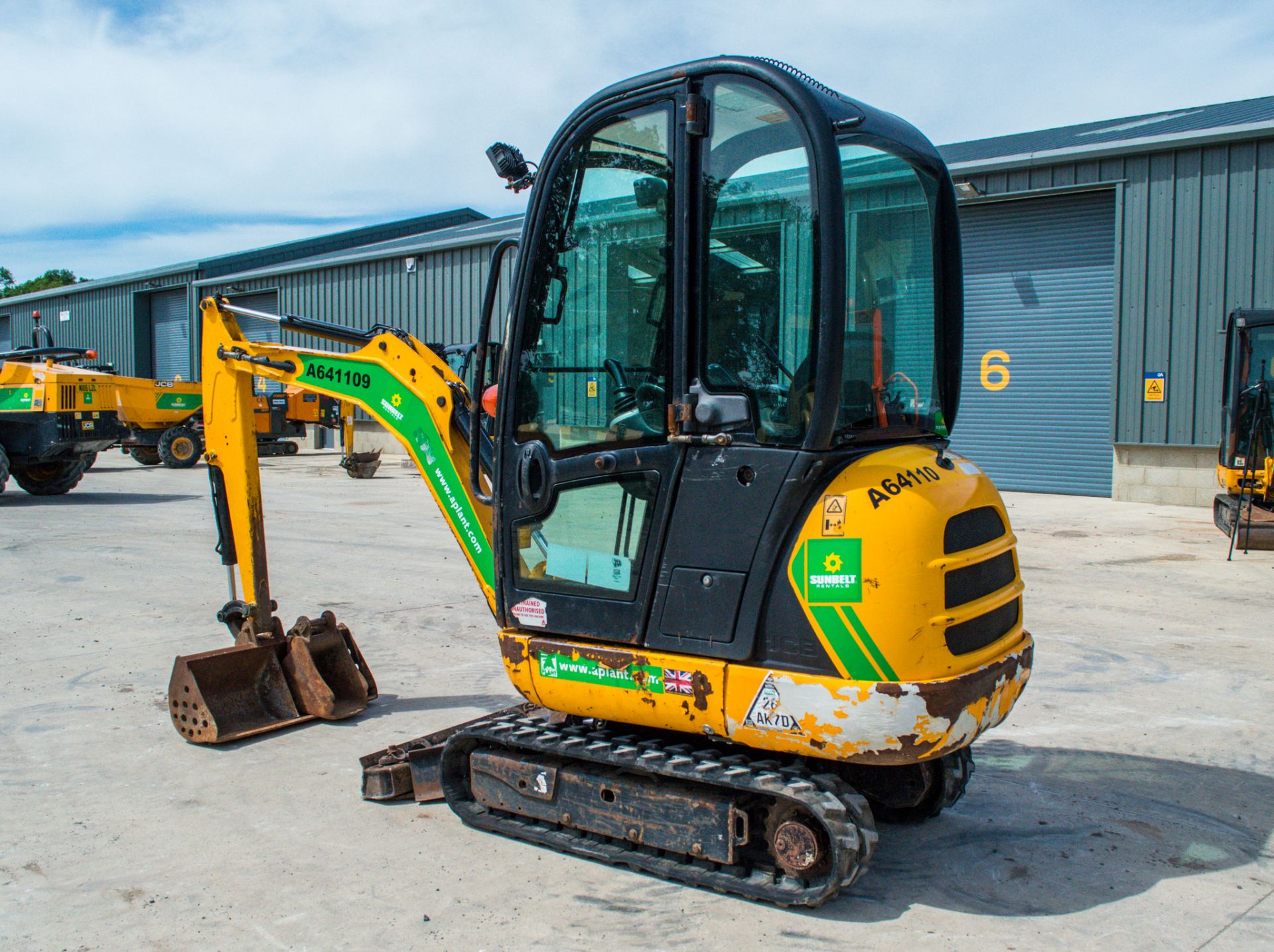 JCB 8018 CTS 1.8 tonne rubber tracked mini excavator Year: 2014 VIN: JCB08018E02333879 Recorded - Image 4 of 22