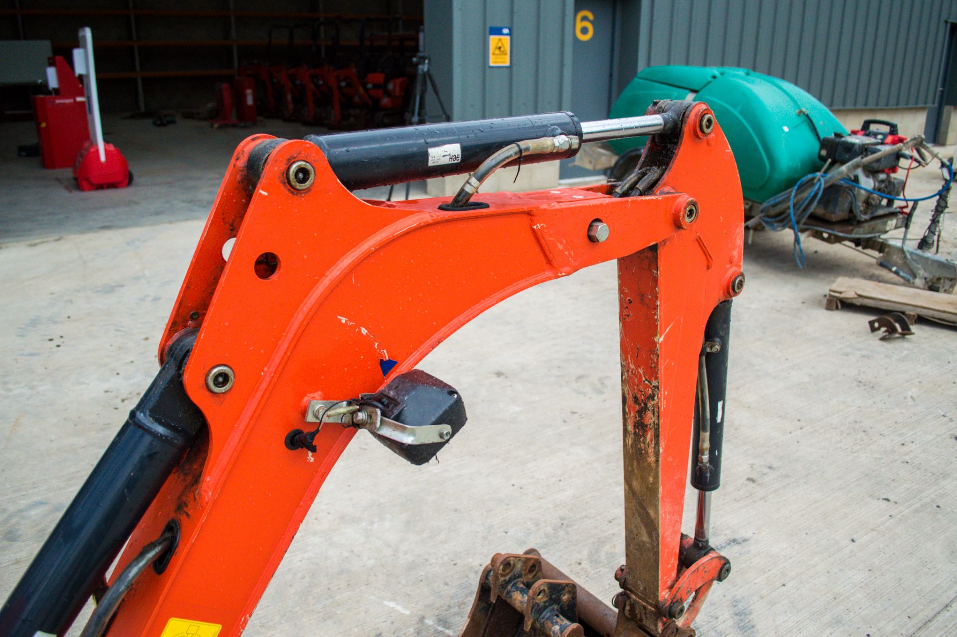 Kubota K008-3 0.8 tonne rubber tracked micro excavator Year: 2018 S/N: 31110 Recorded Hours: 767 - Image 13 of 21