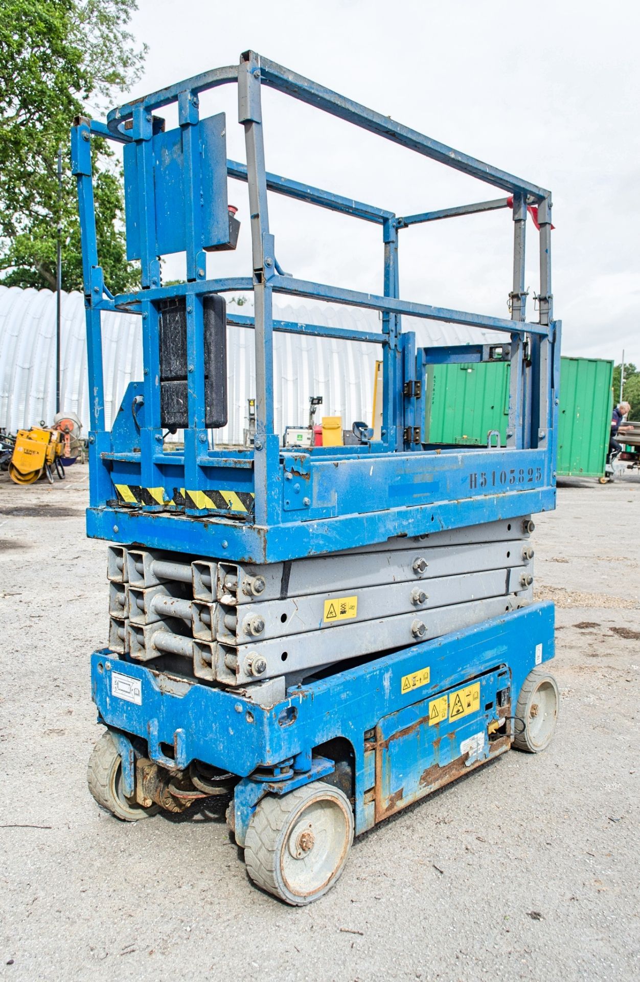 Genie GS1932 battery electric scissor lift access platform Year: 2014 S/N: 15918 Recorded Hours: 224