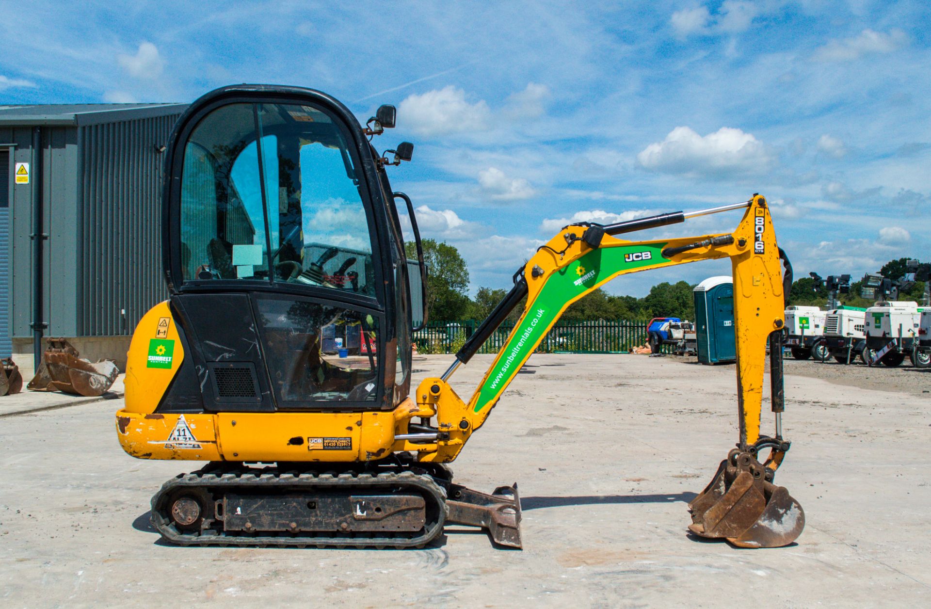 JCB 8016 CTS  1.6 tonne rubber tracked mini excavator Year: 2015 S/N: 2071735 Recorded Hours: 2088 - Image 8 of 21