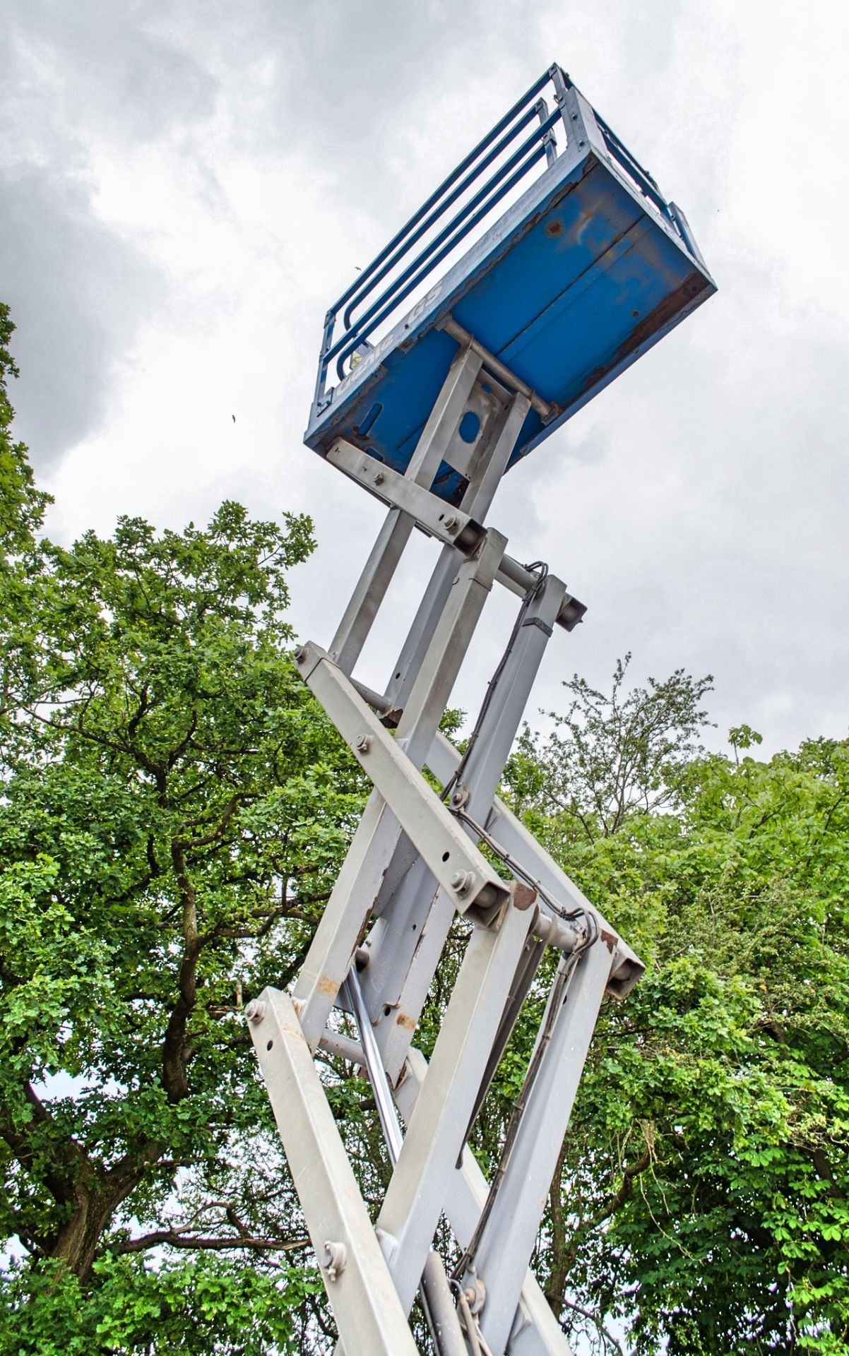 Genie GS1932 battery electric scissor lift Year: 2015 S/N: 14793 Recorded Hours: 180 A679490 - Image 6 of 9