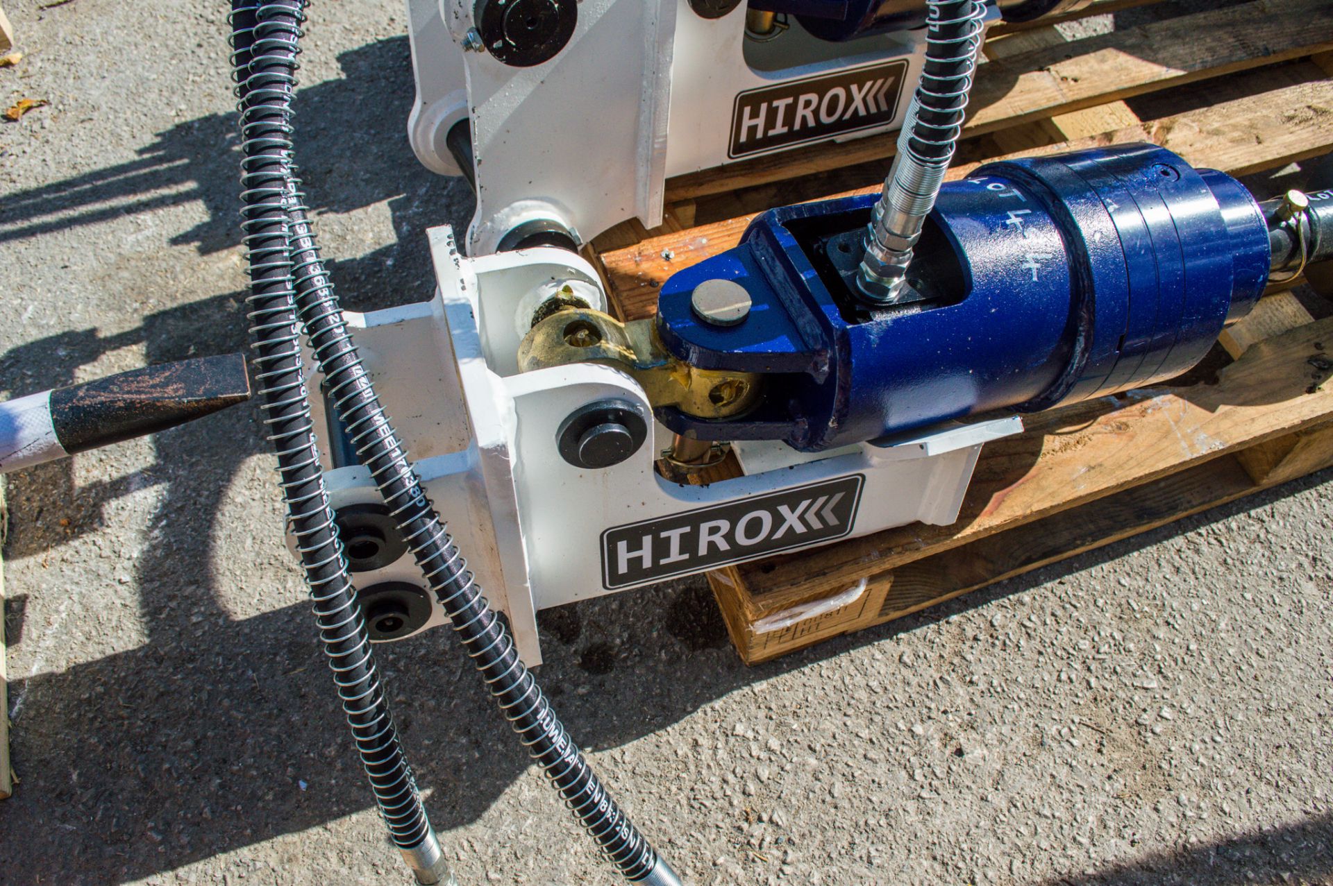 Hirox hydraulic auger attachment to suit 1.5 tonne excavator ** New and unused ** - Image 3 of 3