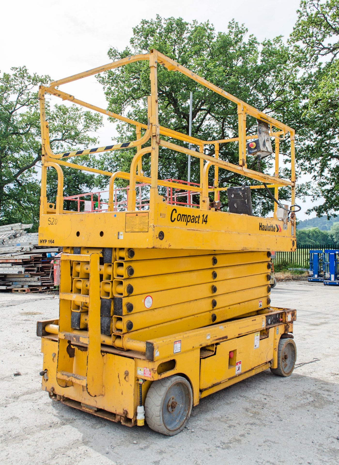 Haulotte Compact 14 battery electric scissor lift Year: 2010 S/N: CE143402 Recorded hours: 481