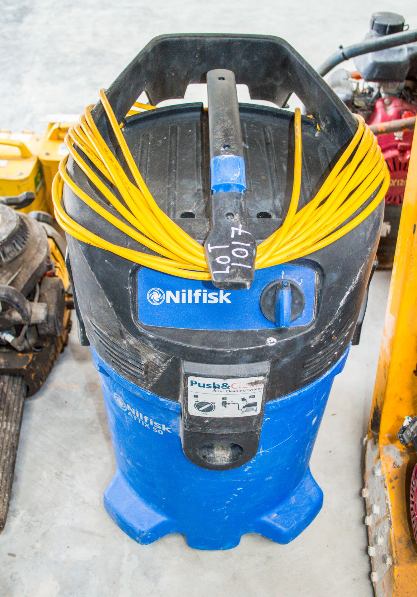 Nilfisk 110v vacuum cleaner A1165348