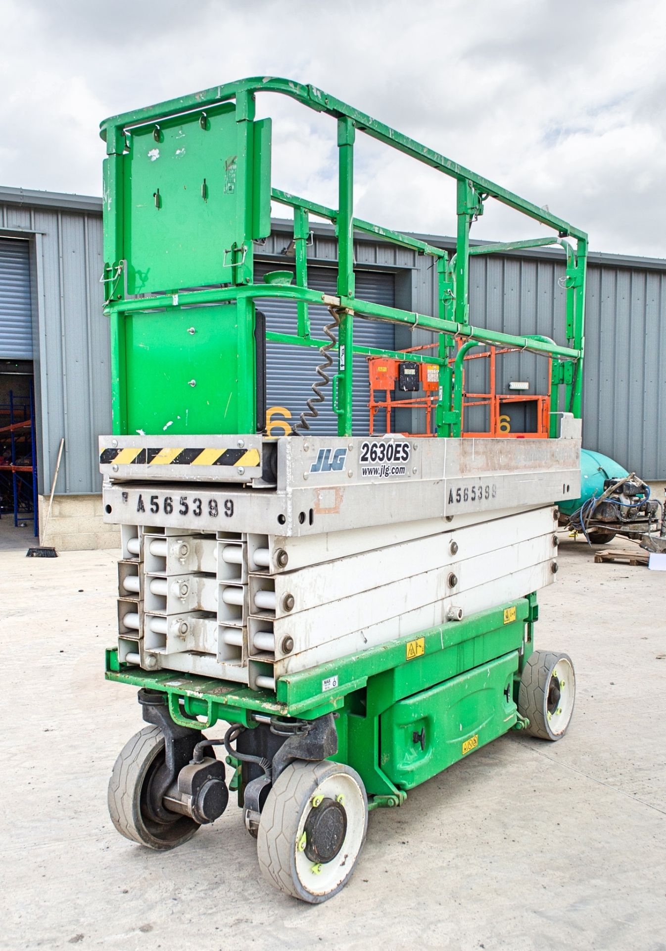 JLG 2630ES battery electric scissor lift access platform Year: 2011 S/N: B20001934 Recorded Hours: - Bild 3 aus 10