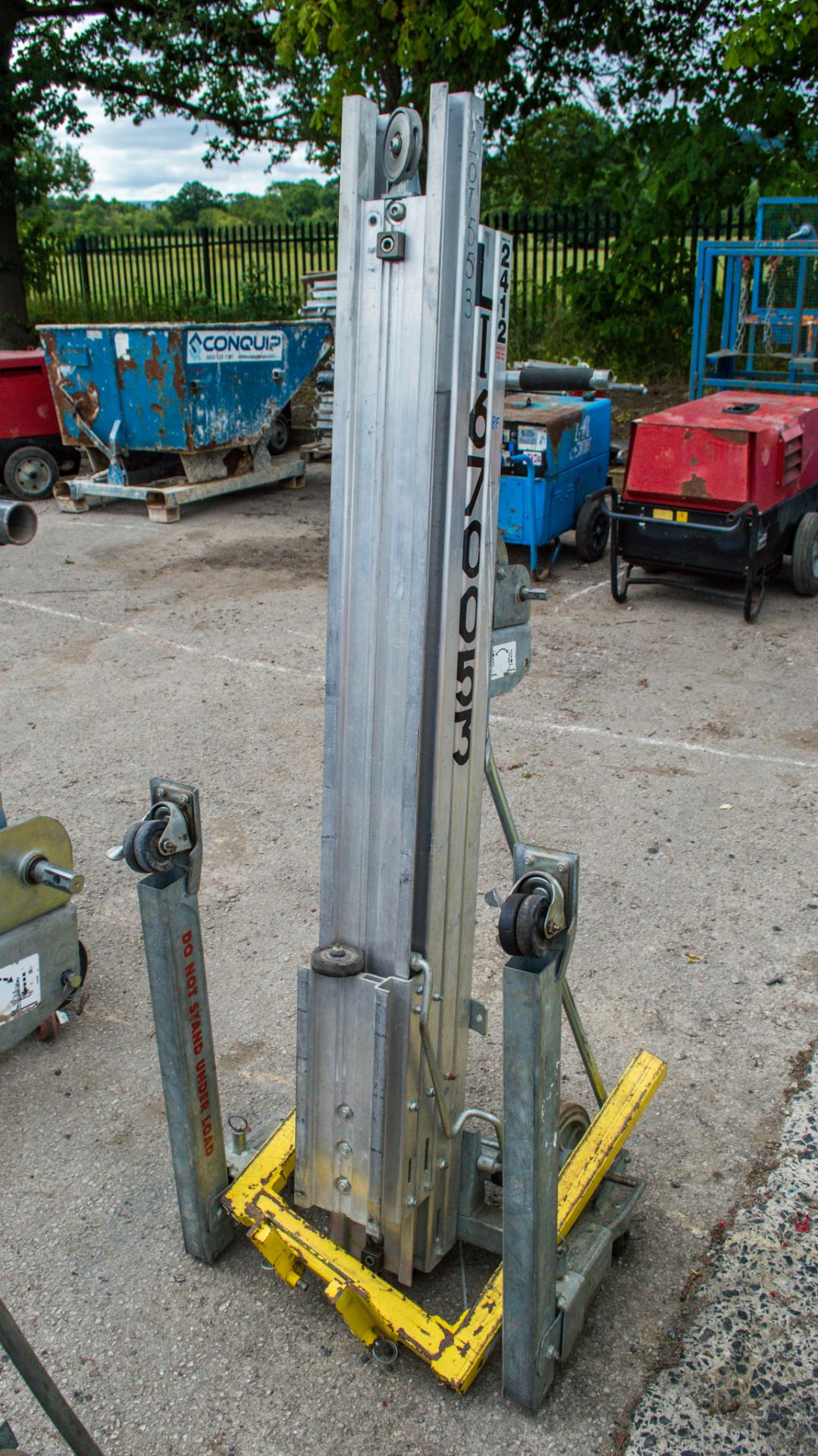 Sumner 2412 manual hoist c/w forks Weight: 90 kg HS Code: 8428399000 Origin: US