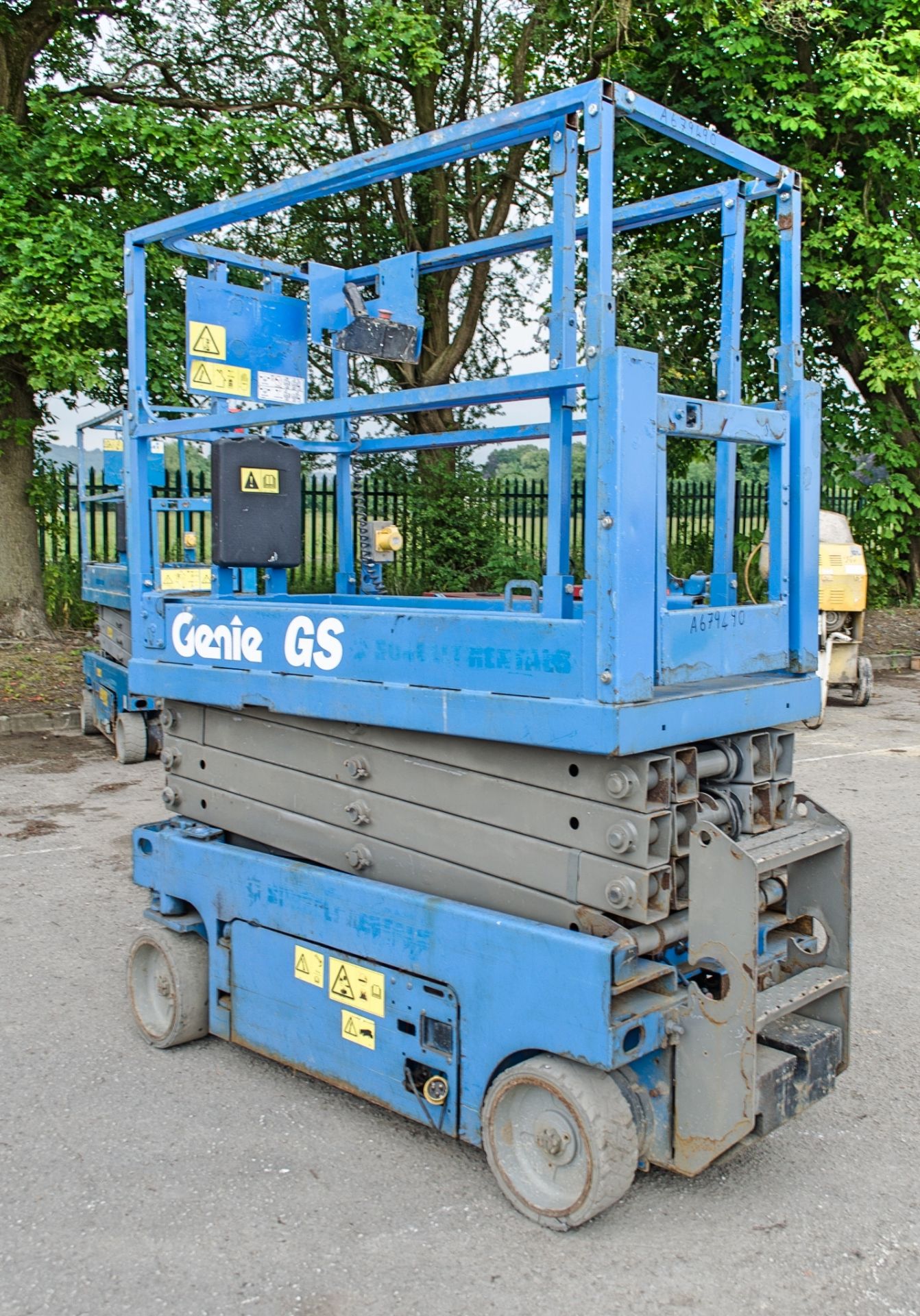 Genie GS1932 battery electric scissor lift Year: 2015 S/N: 14793 Recorded Hours: 180 A679490 - Image 4 of 9