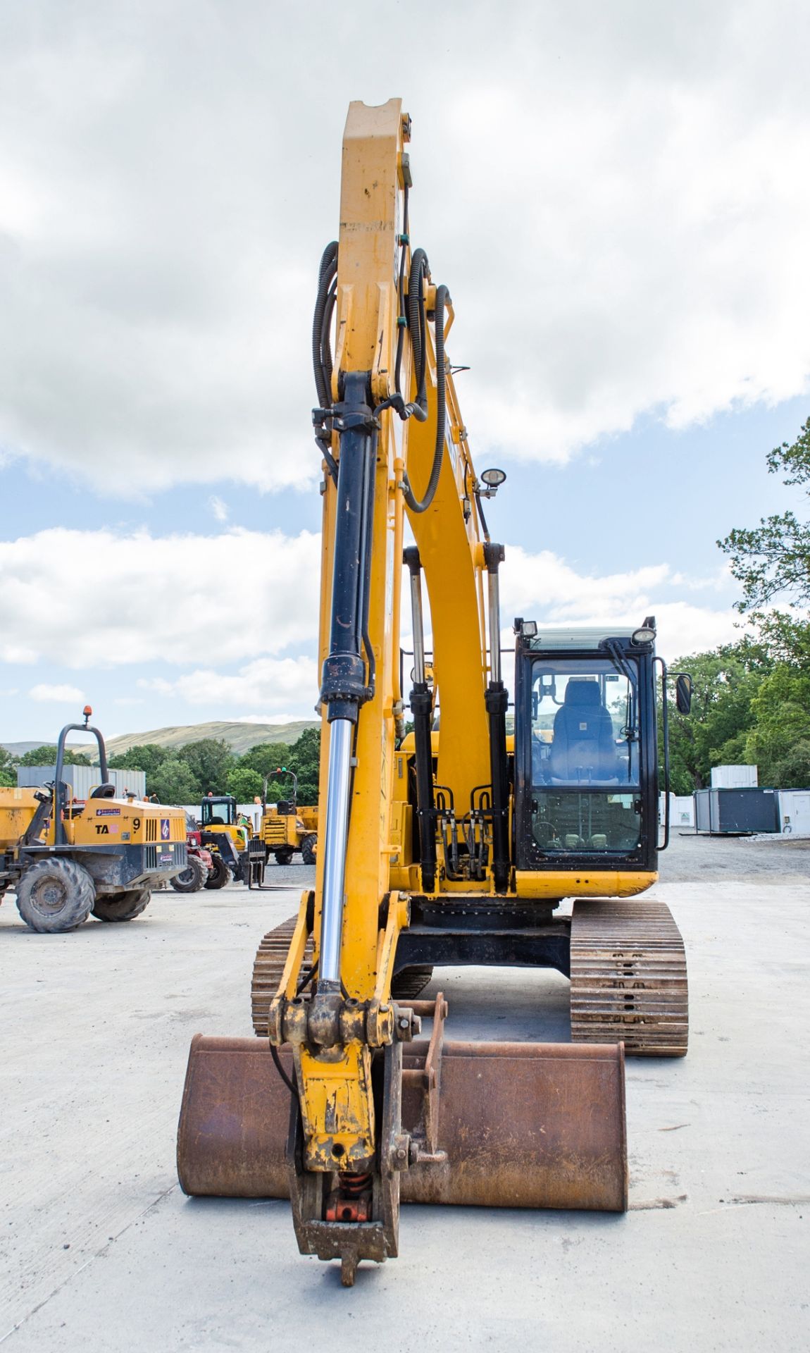 JCB JS130 13 tonne steel tracked excavator Year: 2015 S/N: 2441350 Recorded Hours: 3805 piped, - Image 5 of 28