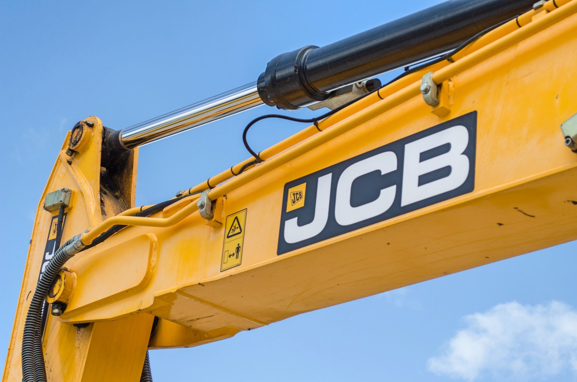 JCB JS130 13 tonne steel tracked excavator Year: 2015 S/N: 2441350 Recorded Hours: 3805 piped, - Image 16 of 28