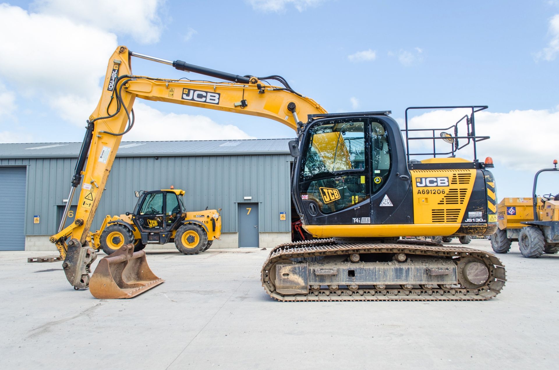 JCB JS130 13 tonne steel tracked excavator Year: 2015 S/N: 2441350 Recorded Hours: 3805 piped, - Image 7 of 28