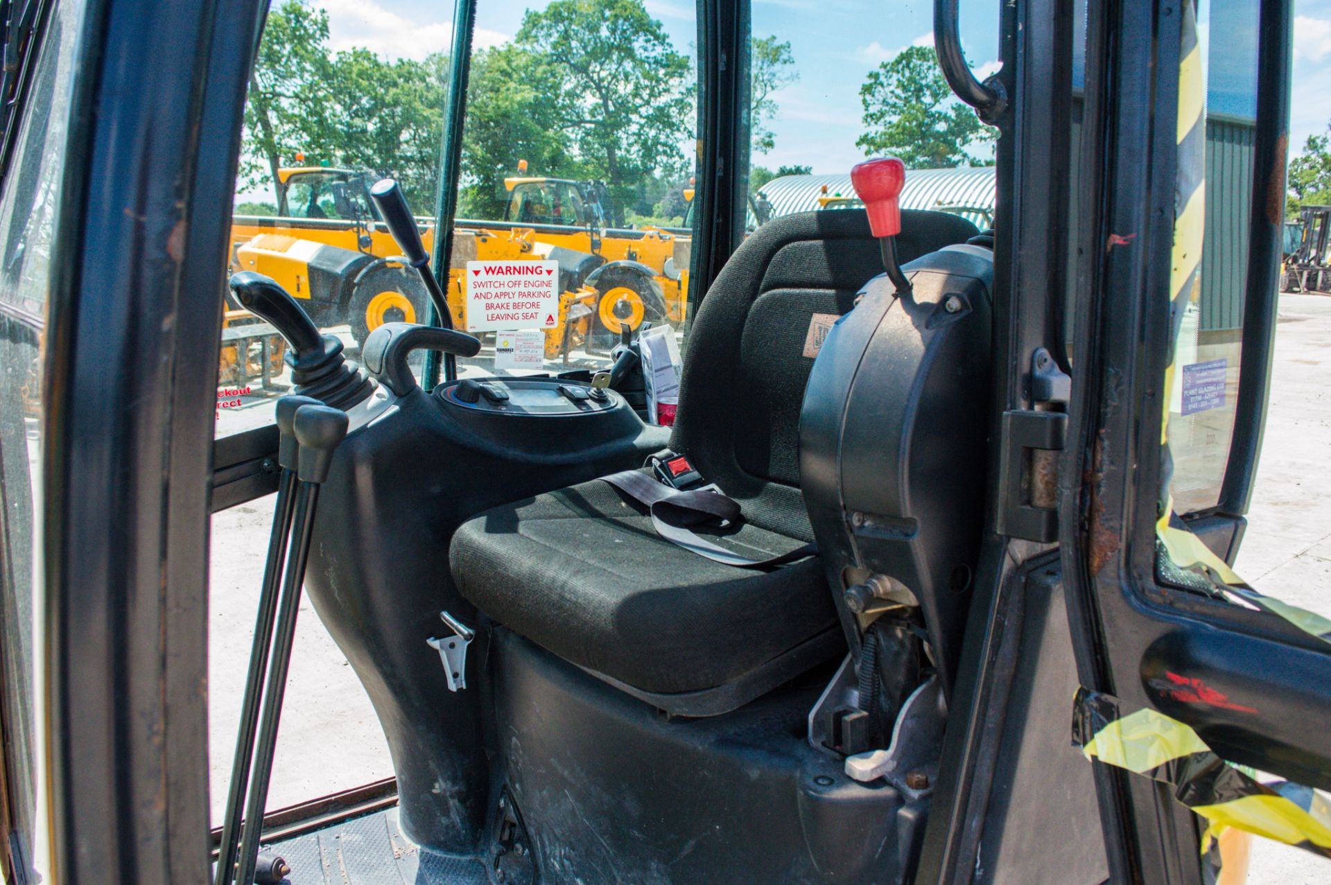 JCB 8016 CTS  1.6 tonne rubber tracked mini excavator Year: 2015 S/N: 2071735 Recorded Hours: 2088 - Image 18 of 21