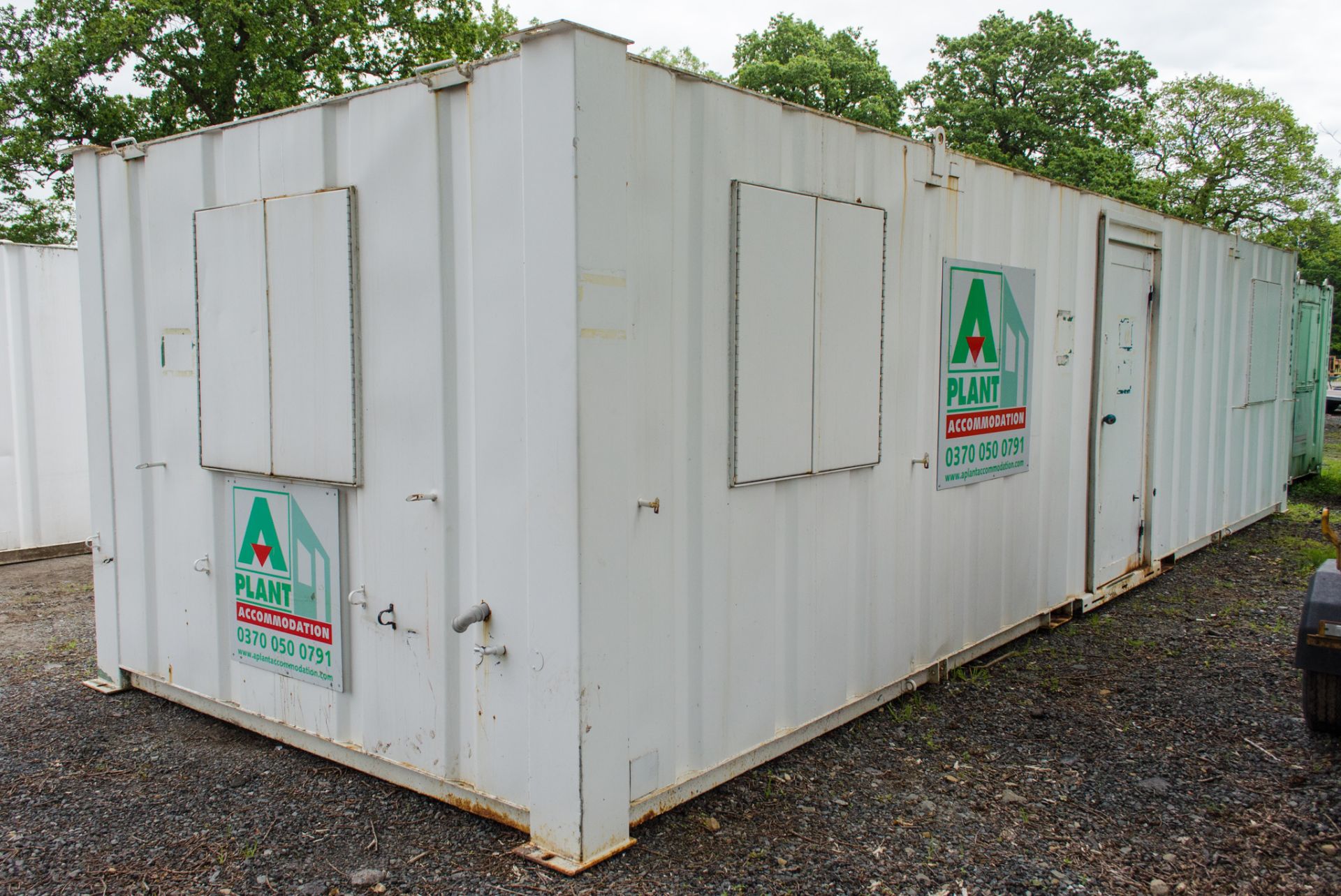 32 ft x 10 ft steel anti vandal office site unit c/w key A540333 - Image 4 of 6