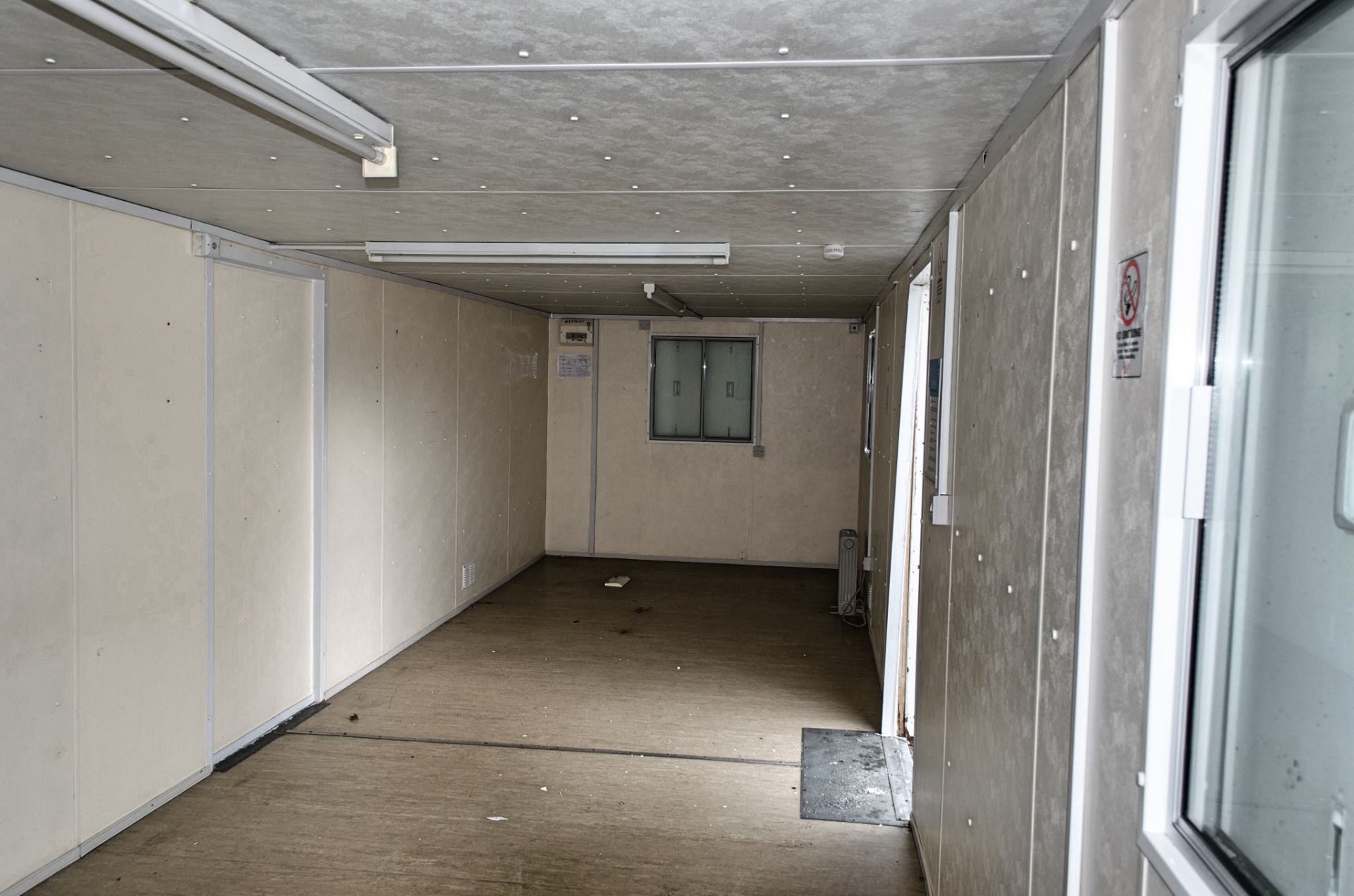 32 ft x 10 ft steel anti vandal office site unit A579645 ** External door missing ** - Image 5 of 6