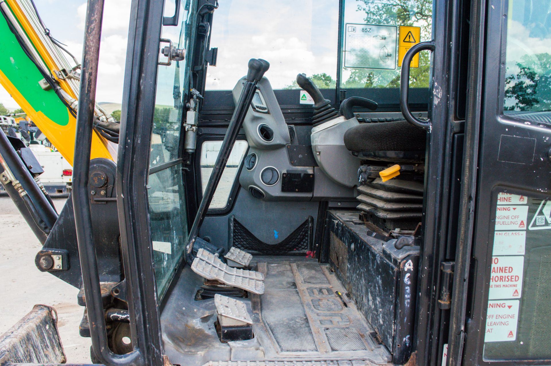 JCB 85Z-1 8.5 tonne rubber tracked midi excavator Year: 2014 S/N: 02248802 Recorded Hours:4482 - Bild 20 aus 22