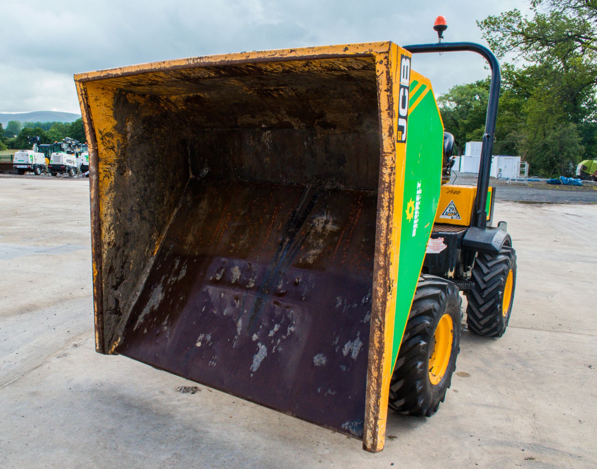 JCB 3 tonne straight skip dumper Year:2016 S/N:SLBDDDKJEGGRE0145  Recorded Hours: 836 A727015 - Image 15 of 20