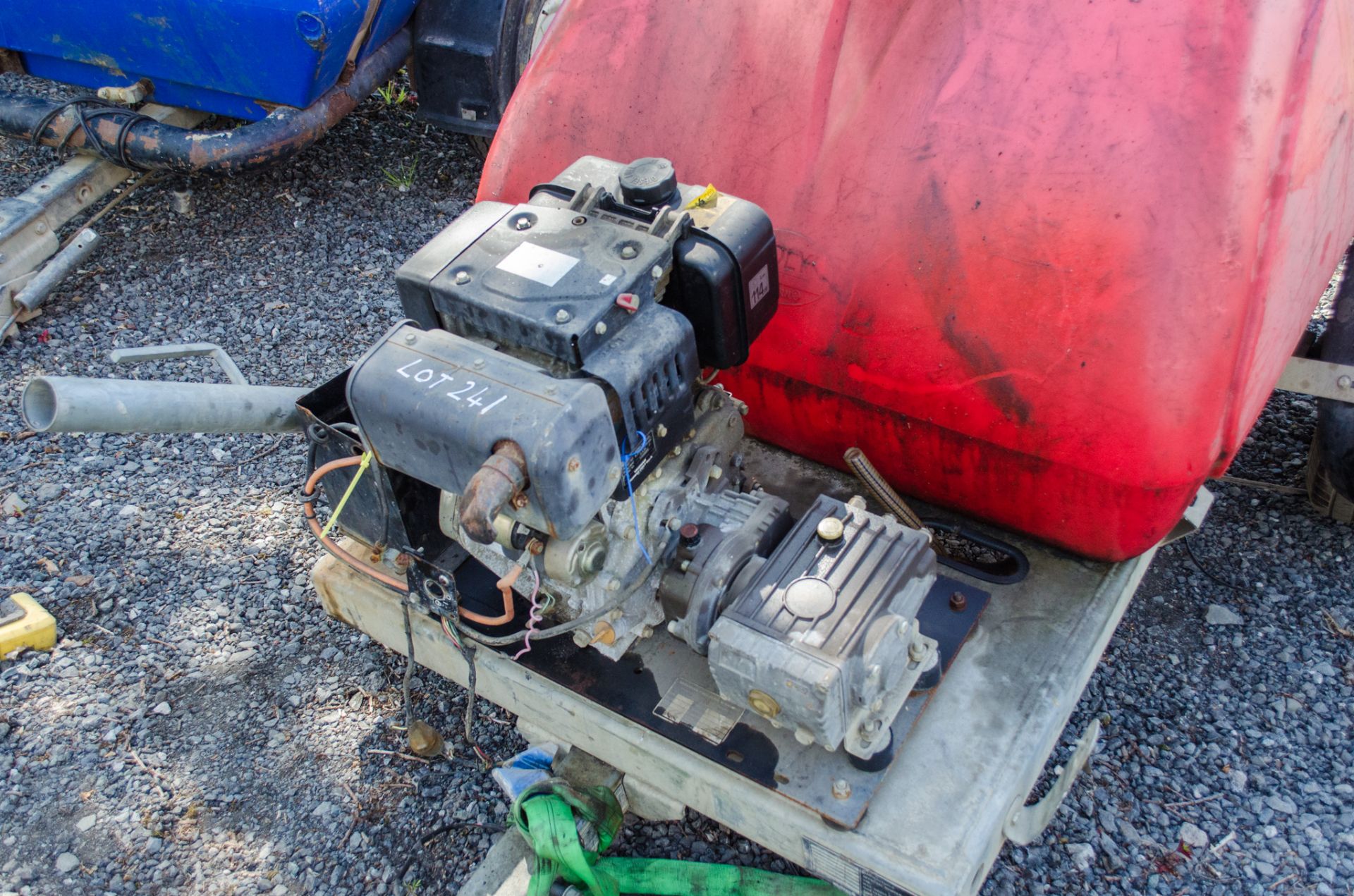 Western diesel driven fast tow pressure washer bowser ** Draw bar, engine parts & lance missing ** - Image 4 of 4