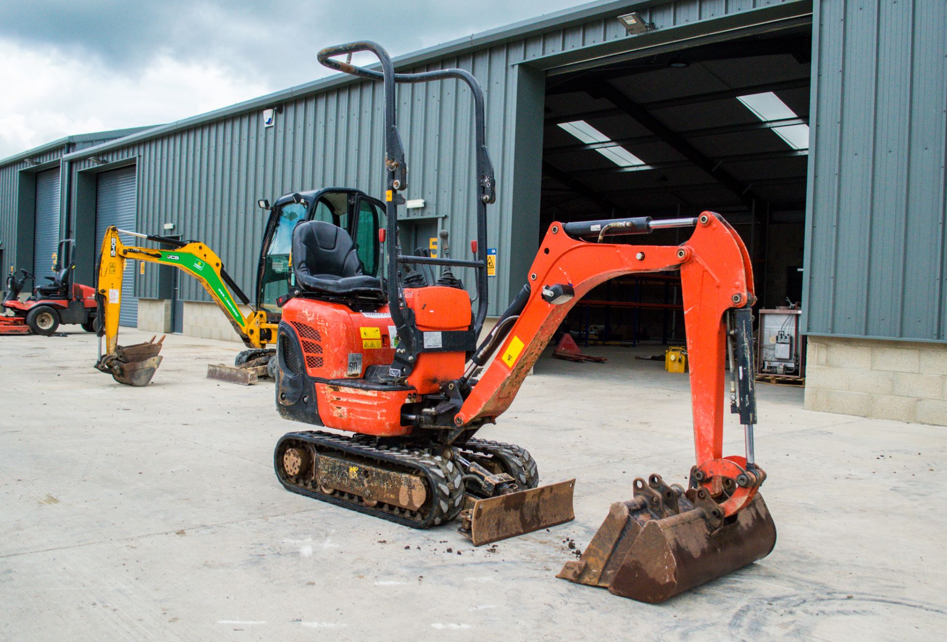 Kubota K008-3 0.8 tonne rubber tracked micro excavator Year: 2018 S/N: 31110 Recorded Hours: 767 - Image 2 of 21