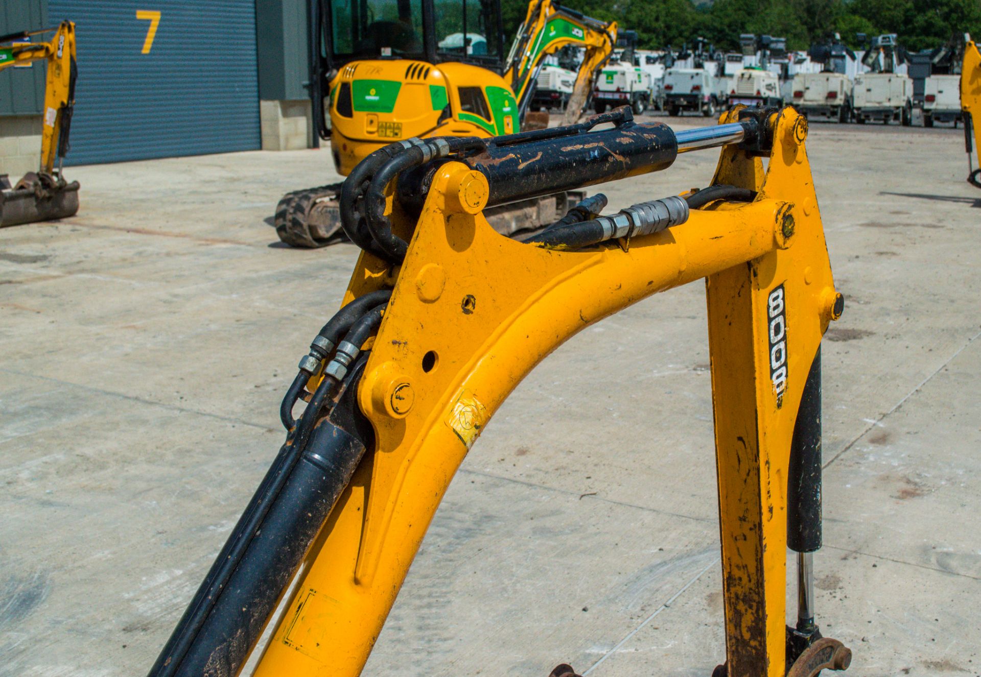 JCB 8008 CTS 0.8 tonne rubber tracked micro excavator Year: 2015 S/N: 410196 Recorded Hours: 373 - Image 11 of 20