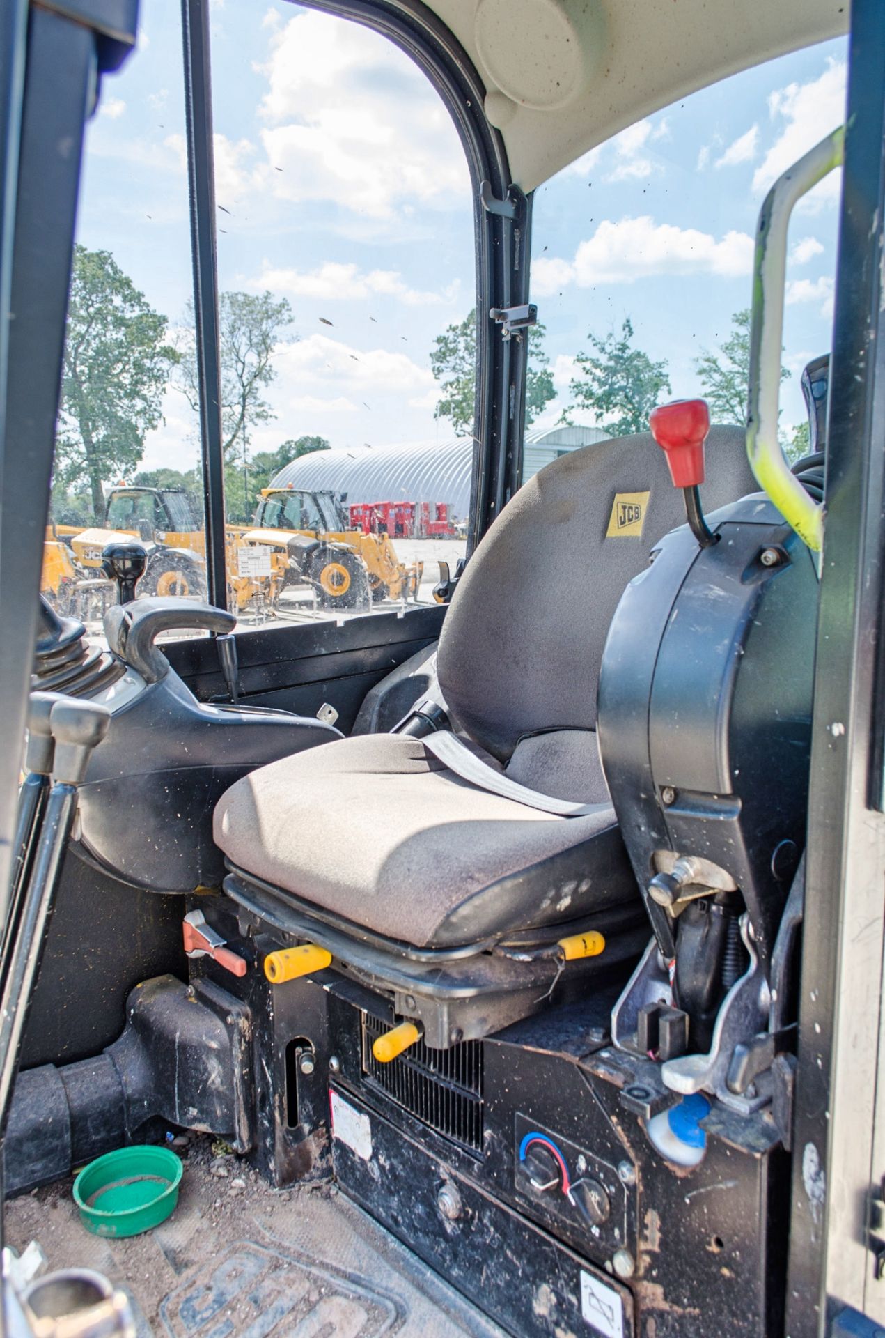 JCB 8025 2.5 tonne rubber tracked mini excavator Year: 2015 S/N: 2206855 Recorded Hours: 2757 blade, - Bild 18 aus 22