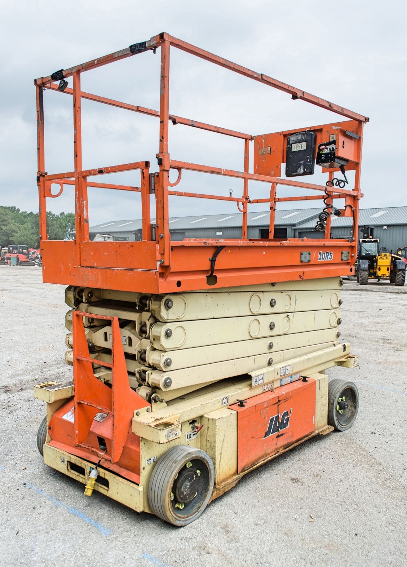 JLG 10RS battery electric scissor lift access platform Year: 2014 S/N: 16498 Recorded Hours: 369
