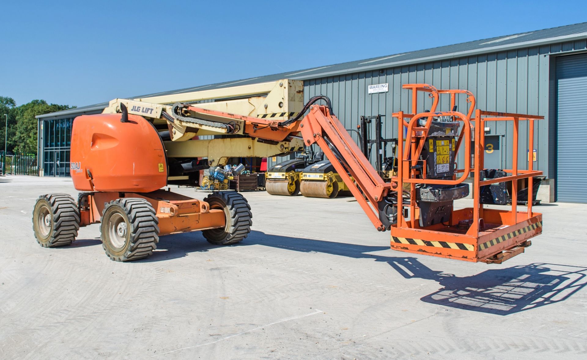 JLG 450AJ SII 45 foot diesel driven 4WD articulated boom lift Year: 2008 Recorded hours: 3300 S/N: - Image 2 of 18