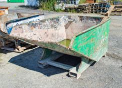 Fork lift tipping skip A979207