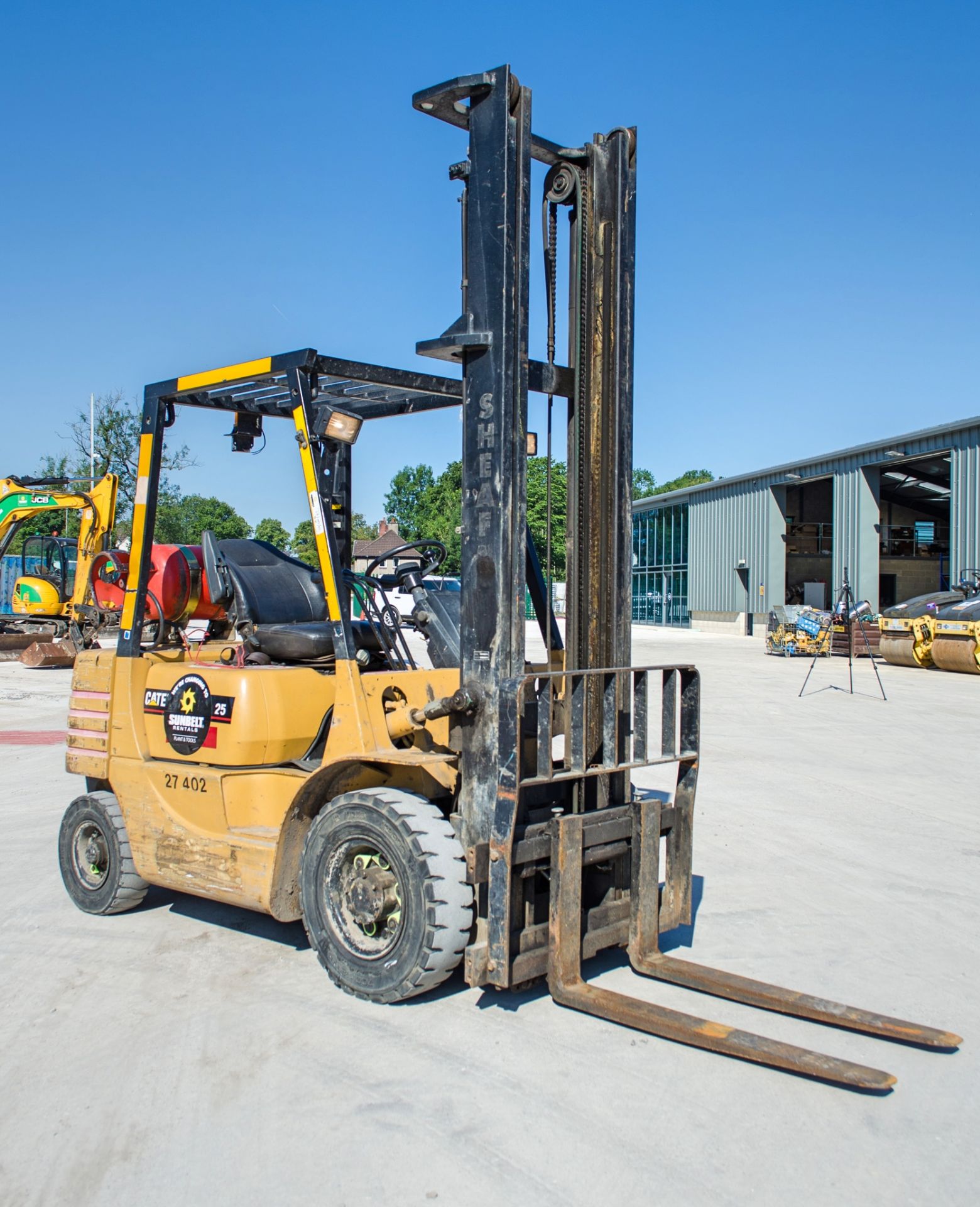 Caterpillar GP25 2.5 tonne gas fork lift truck S/N: 6AN00040 Recorded Hours: 9701 A372953 - Image 2 of 21