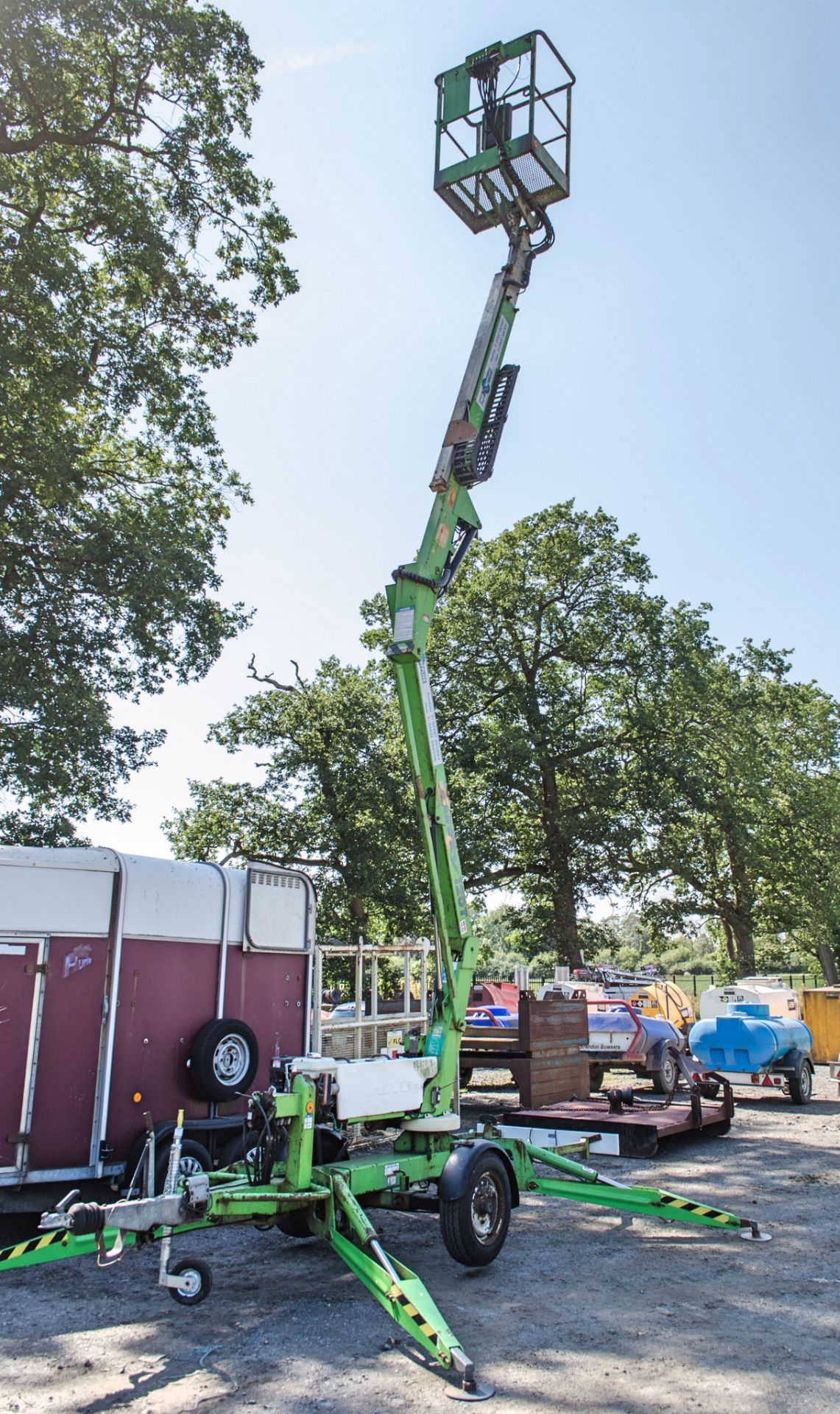 Nifty 120 TPE fast tow battery/petrol drive articulated boom lift Year: 2005 S/N: 11840 - Image 5 of 14