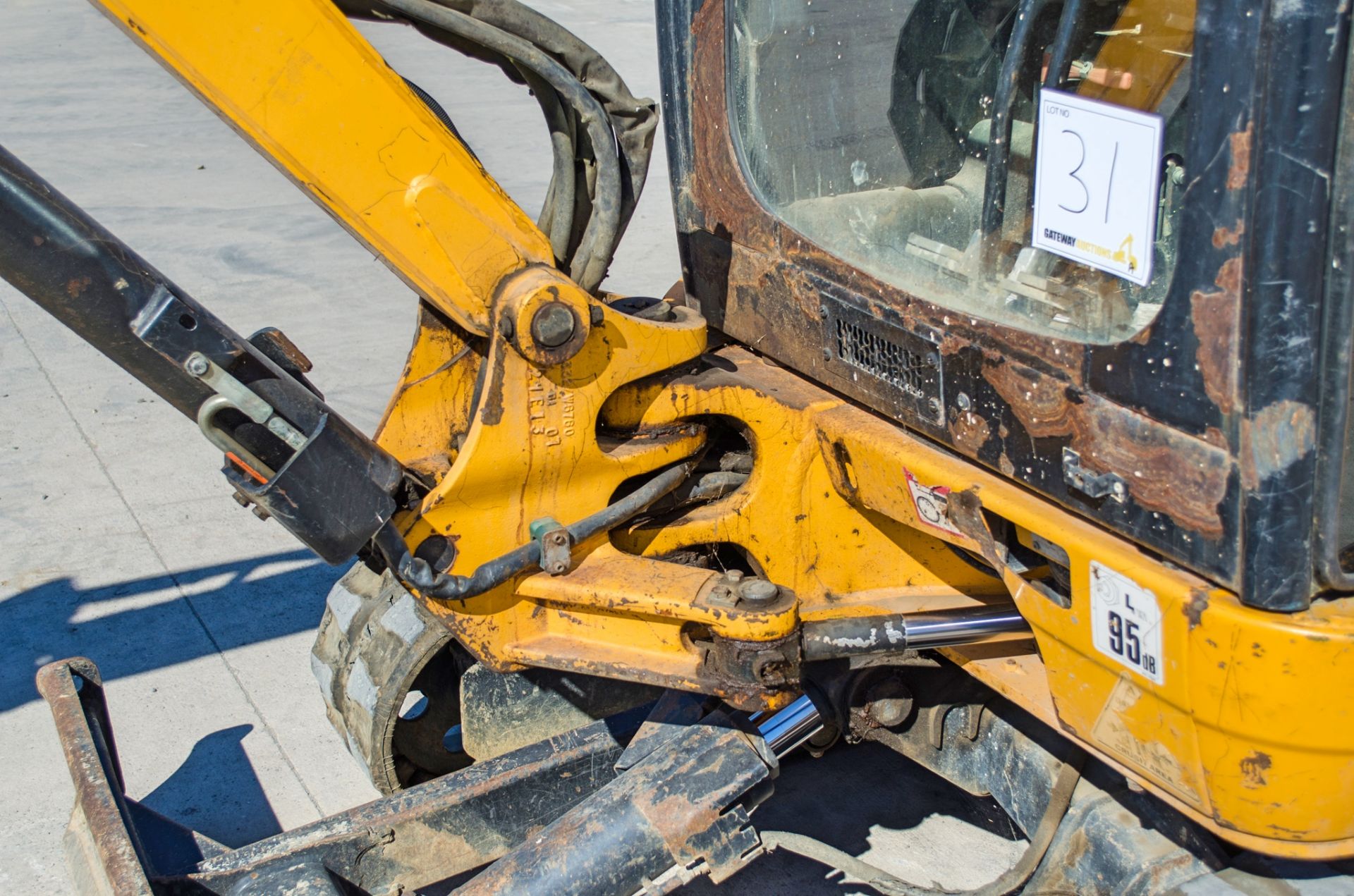 JCB 8025 ZTS 2.5 tonne zero tail swing rubber tracked mini excavator Year: 2013 S/N: 2226143 - Image 14 of 19