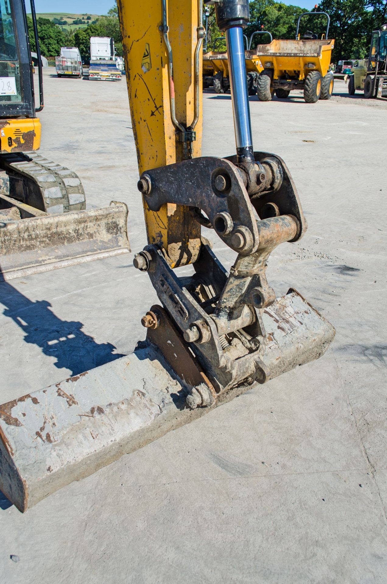 JCB 65R-1 6.5 tonne rubber tracked excavator Year: 2015 S/N: 1914098 Recorded hours: 817 Blade, - Image 13 of 22