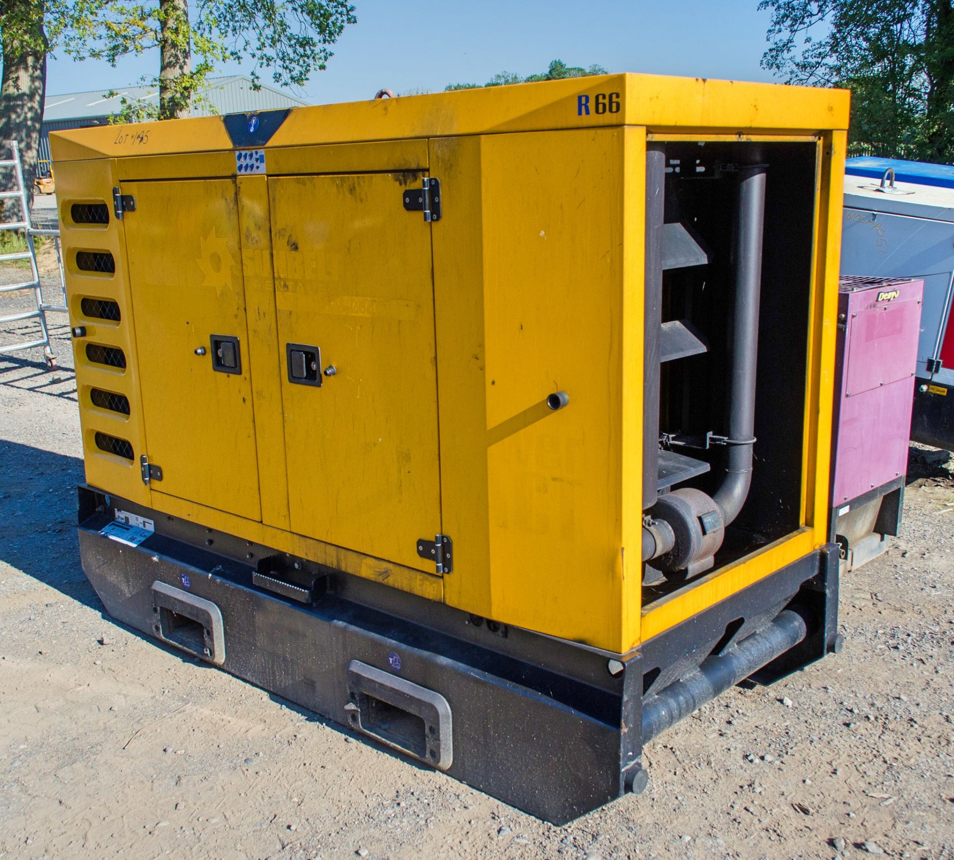 SDMO 60 kva diesel driven generator Year: 2015 S/N 3526 ** Parts missing ** H5104567 Weight: 2040 - Image 2 of 13