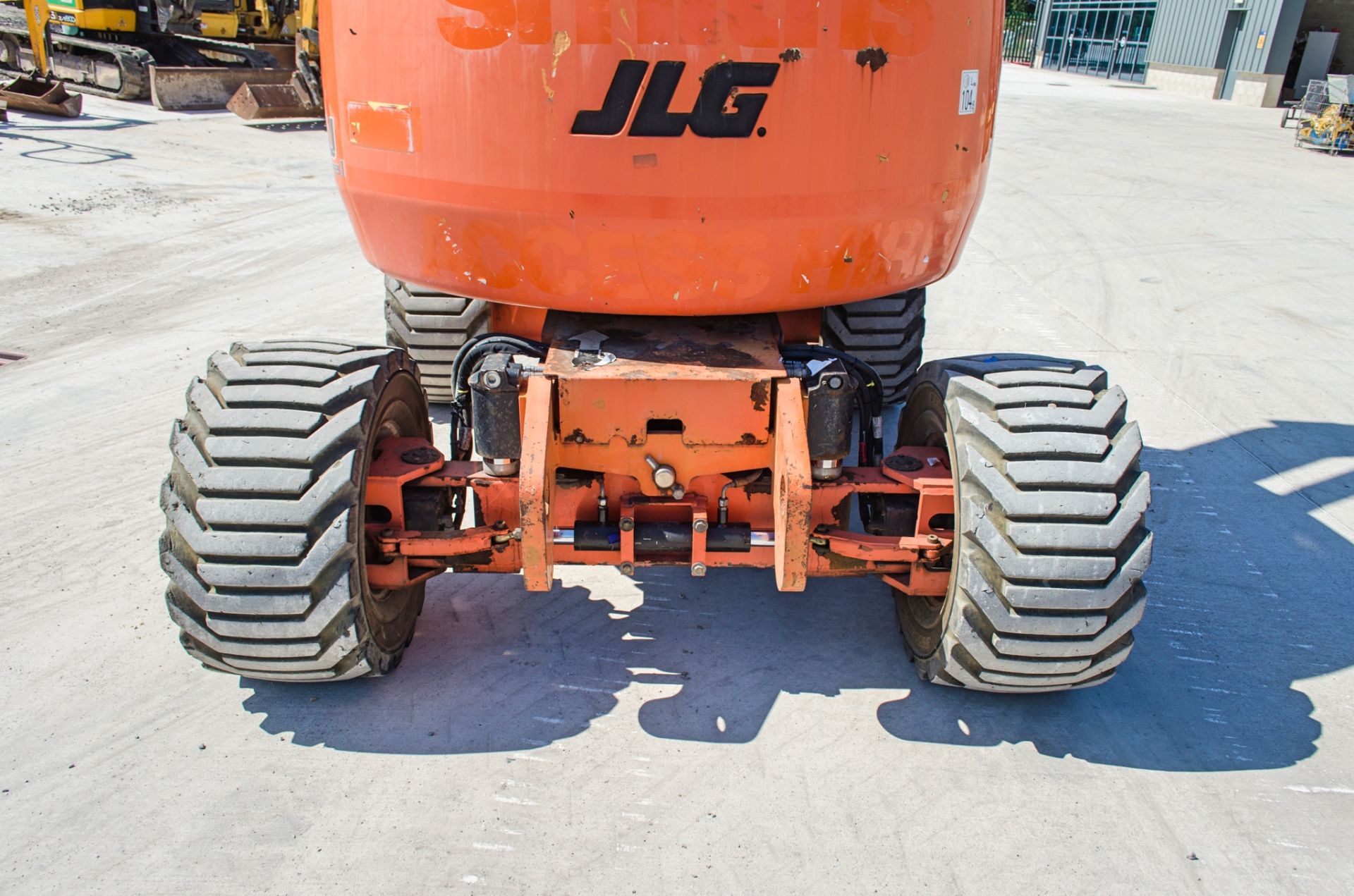 JLG 450AJ SII 45 foot diesel driven 4WD articulated boom lift Year: 2008 Recorded hours: 3300 S/N: - Image 10 of 18