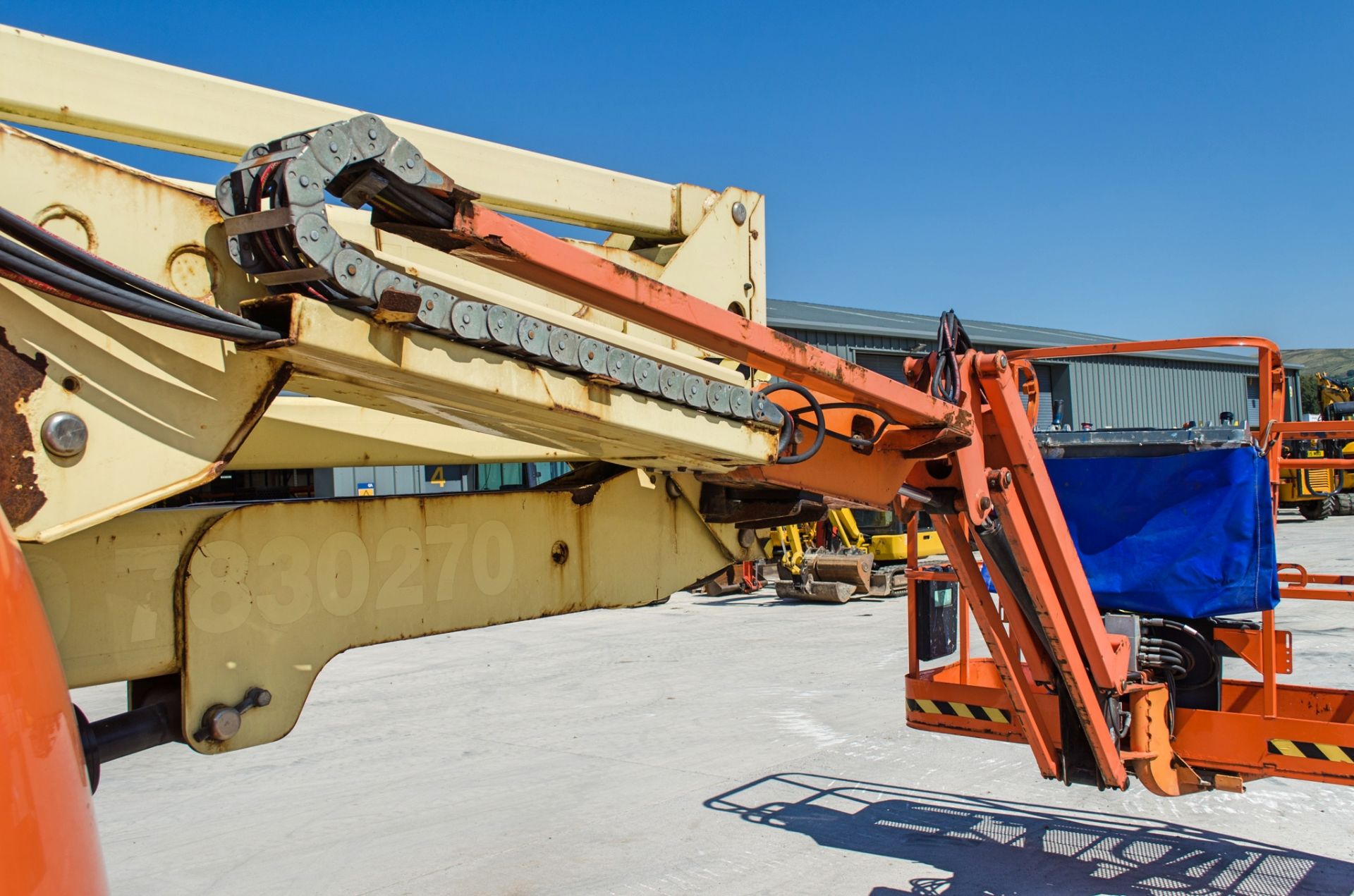 JLG 450AJ SII 45 foot diesel driven 4WD articulated boom lift Year: 2008 Recorded hours: 3300 S/N: - Image 11 of 18