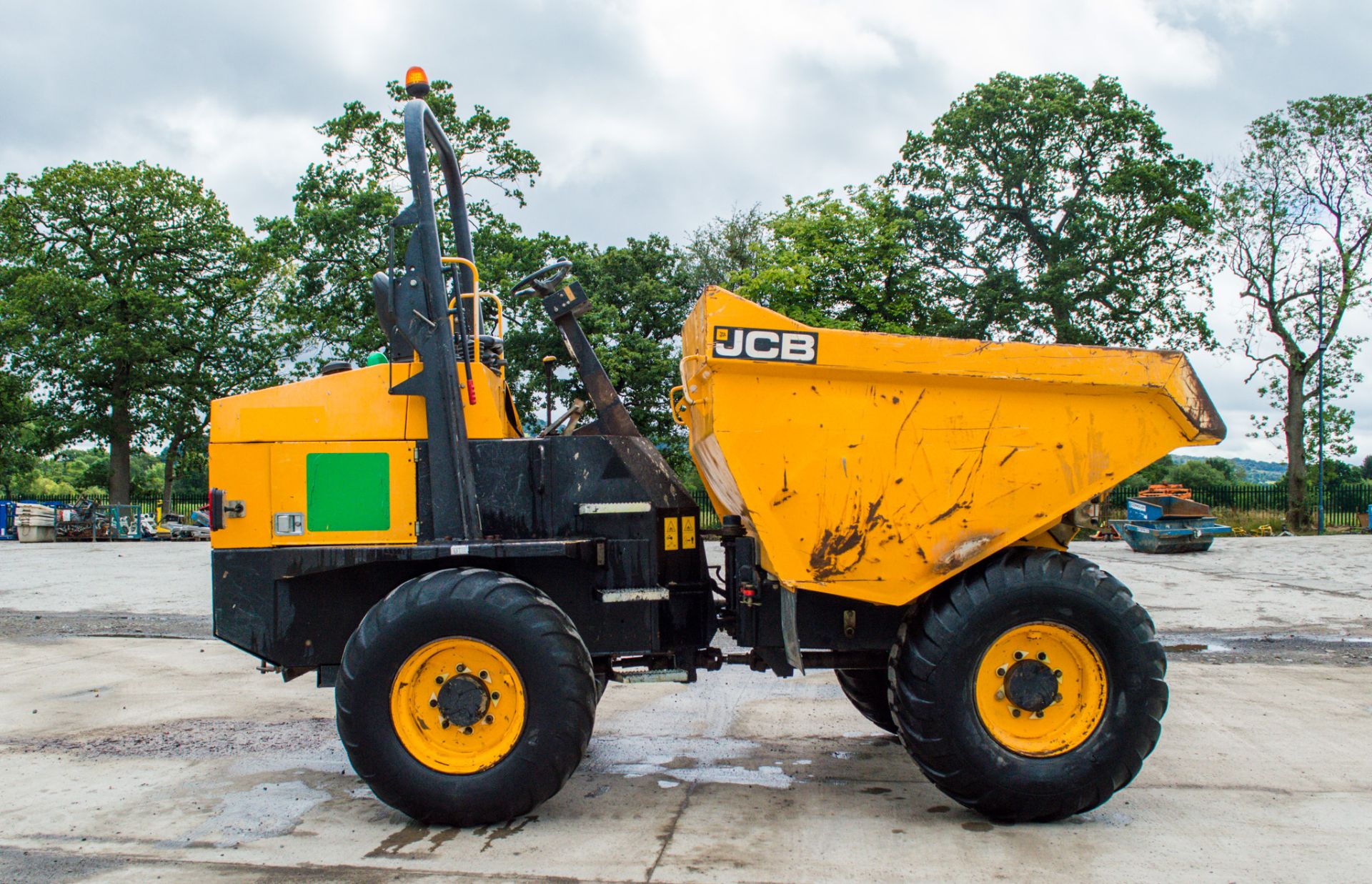 JCB 9TFT 9 tonne straight skip dumper Year: 2015 S/N: RM7331 Recorded Hours: 1577 A667159 - Image 7 of 22
