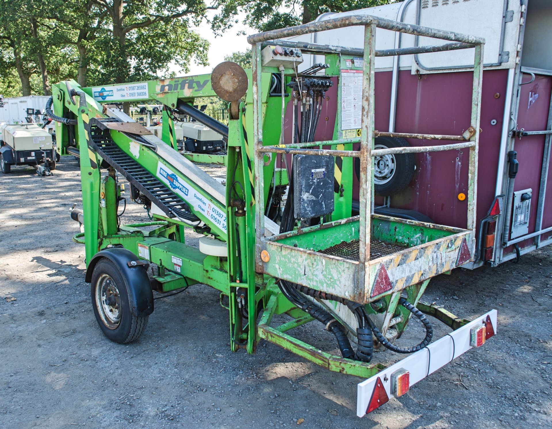 Nifty 120 TPE fast tow battery/petrol drive articulated boom lift Year: 2005 S/N: 11840 - Image 4 of 14