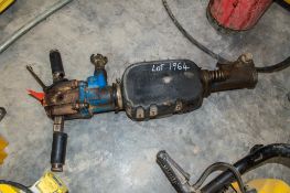 Pneumatic breaker A668068