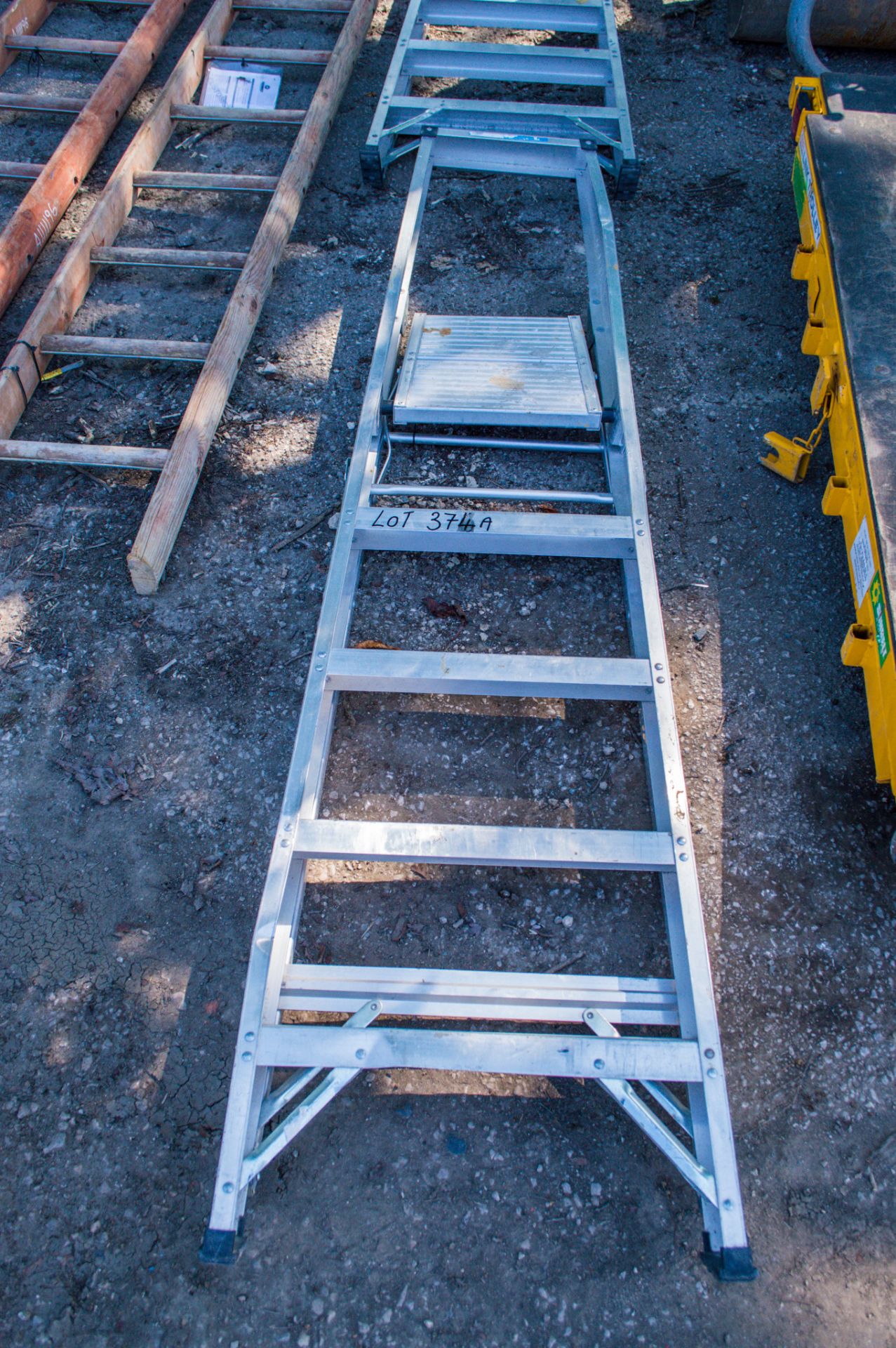5 tread aluminium step ladder A951687