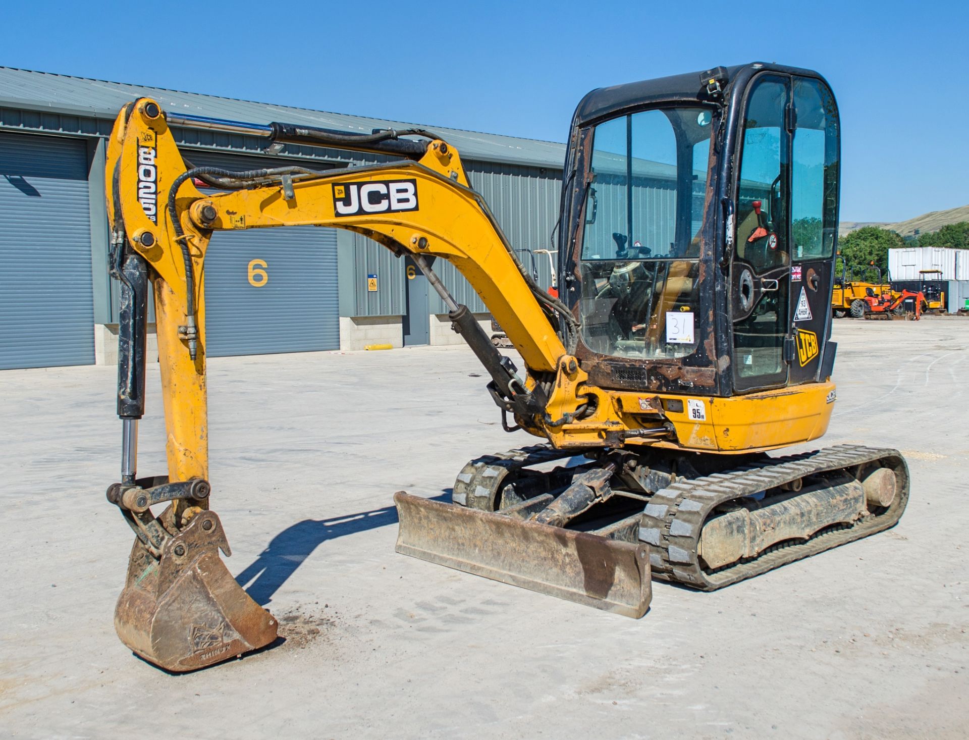 JCB 8025 ZTS 2.5 tonne zero tail swing rubber tracked mini excavator Year: 2013 S/N: 2226143