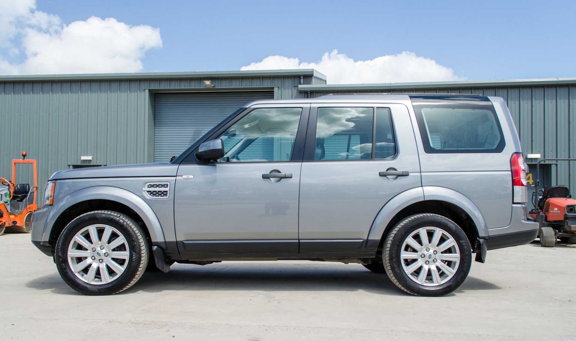 Land Rover Discovery 4 3.0 SDV6 255 XS 5 door SUV Registration Number: SK13 JVF Date of - Image 7 of 32