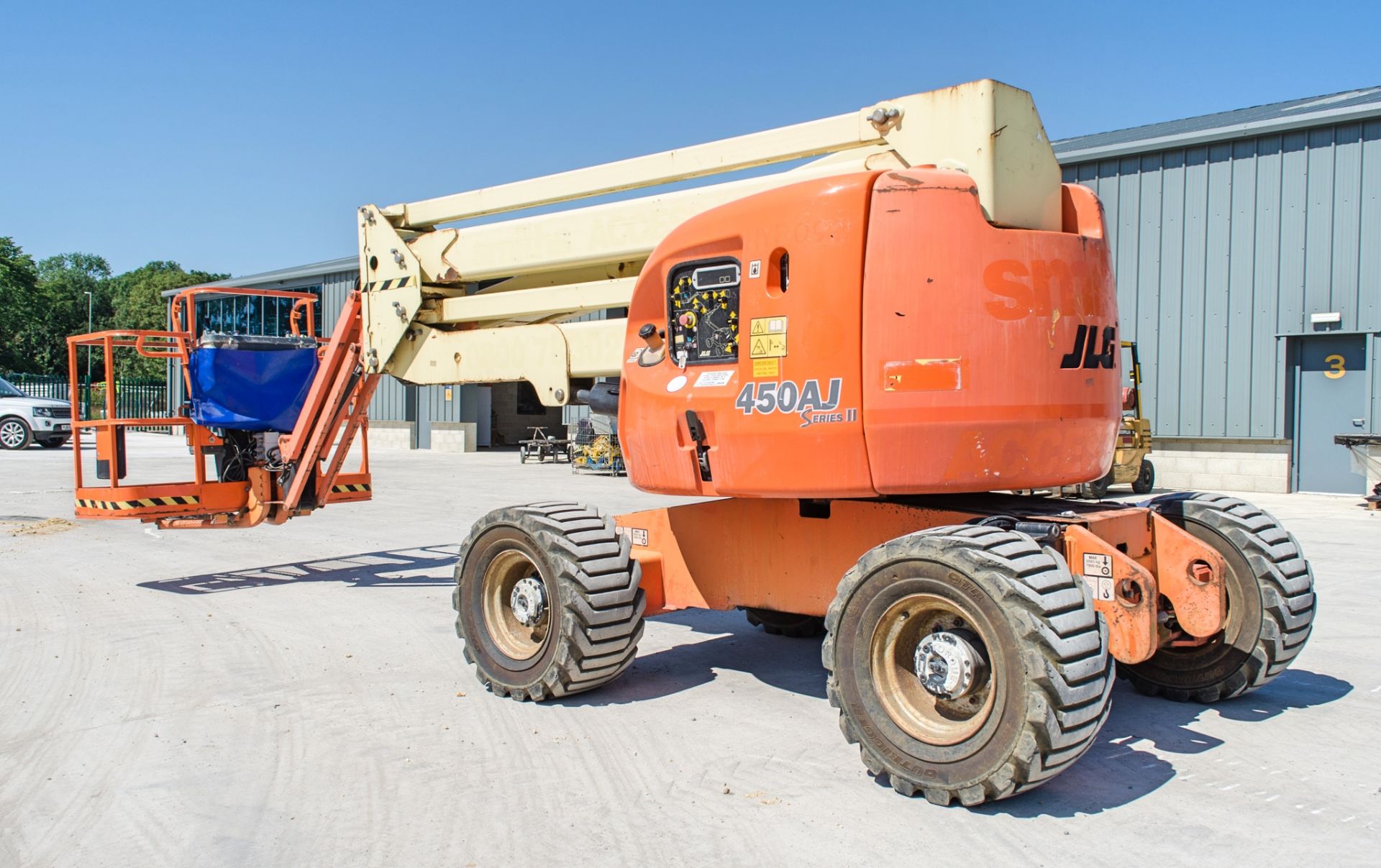 JLG 450AJ SII 45 foot diesel driven 4WD articulated boom lift Year: 2008 Recorded hours: 3300 S/N: - Image 3 of 18