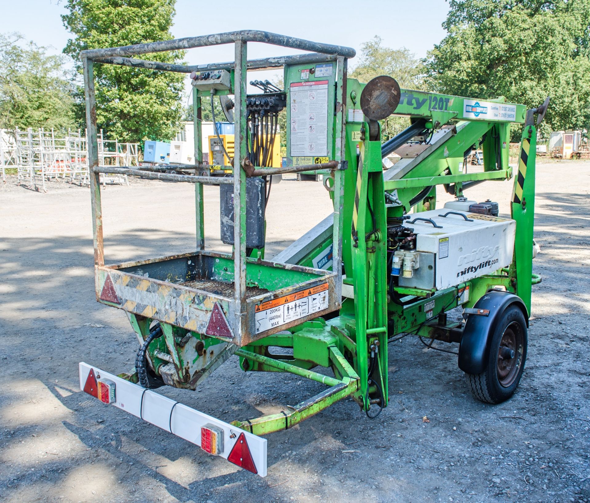 Nifty 120 TPE fast tow battery/petrol drive articulated boom lift Year: 2005 S/N: 11840 - Image 3 of 14