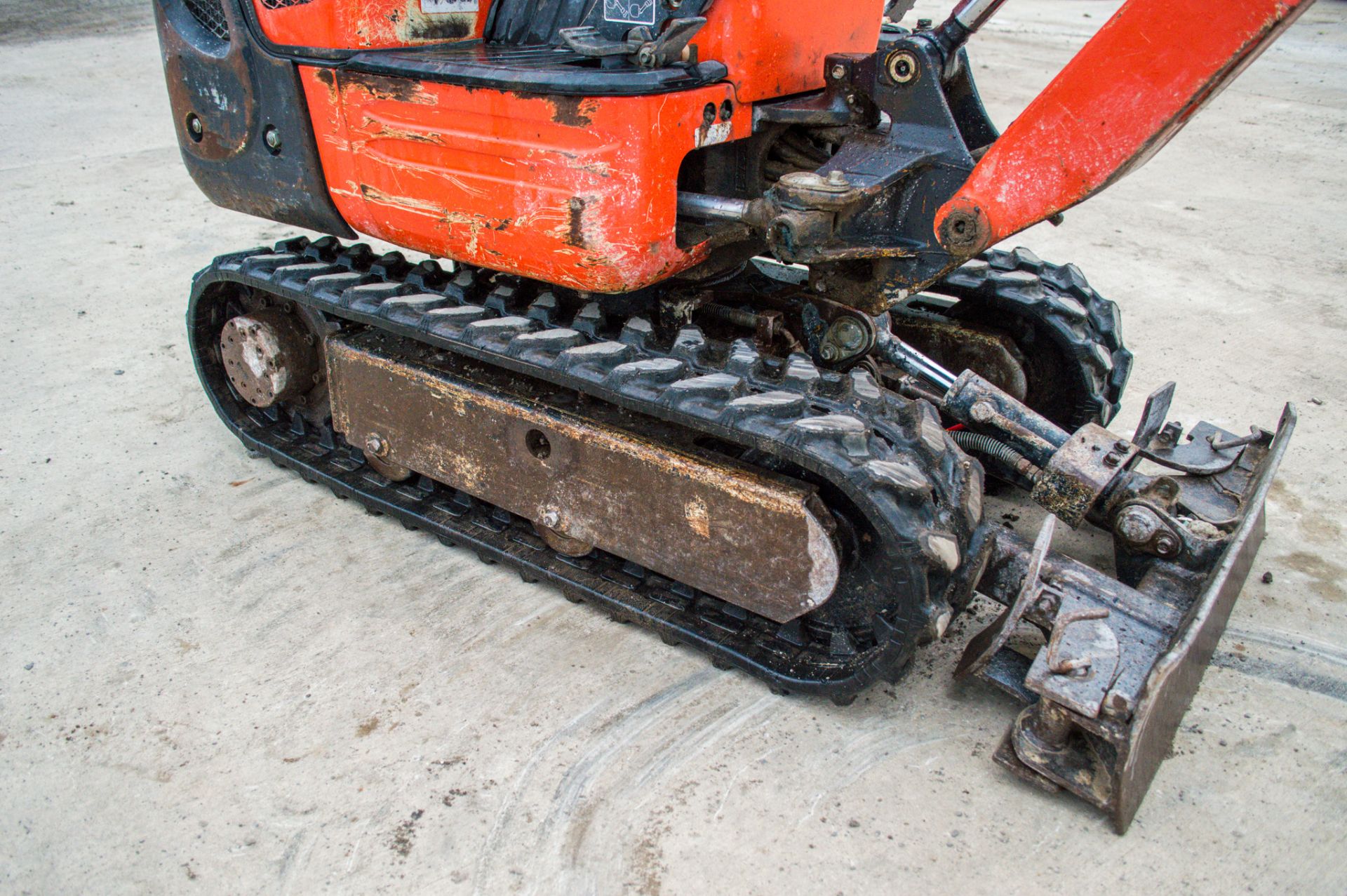 Kubota K008-3 0.8 tonne rubber tracked micro excavator Year: 2018 S/N: 30713 Recorded Hours: 1319 - Image 10 of 20